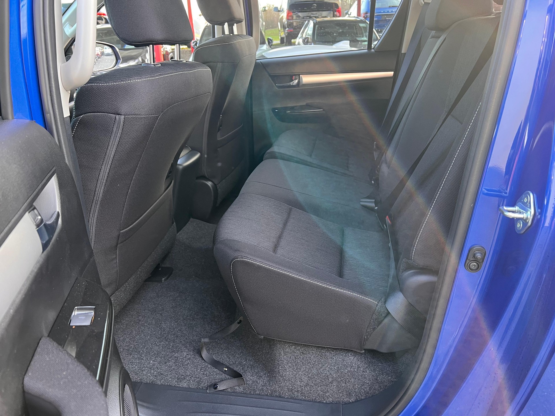 TOYOTA Hilux Double Cab.-Pick-up 2.4 D-4D 150 Style-image-10