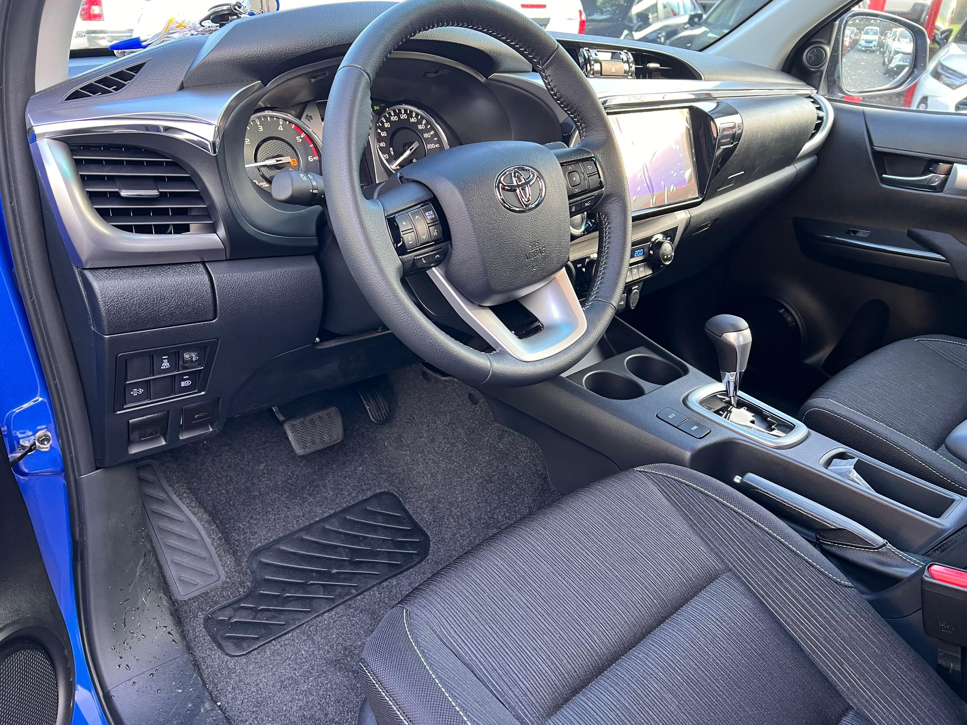 TOYOTA Hilux Double Cab.-Pick-up 2.4 D-4D 150 Style-image-7