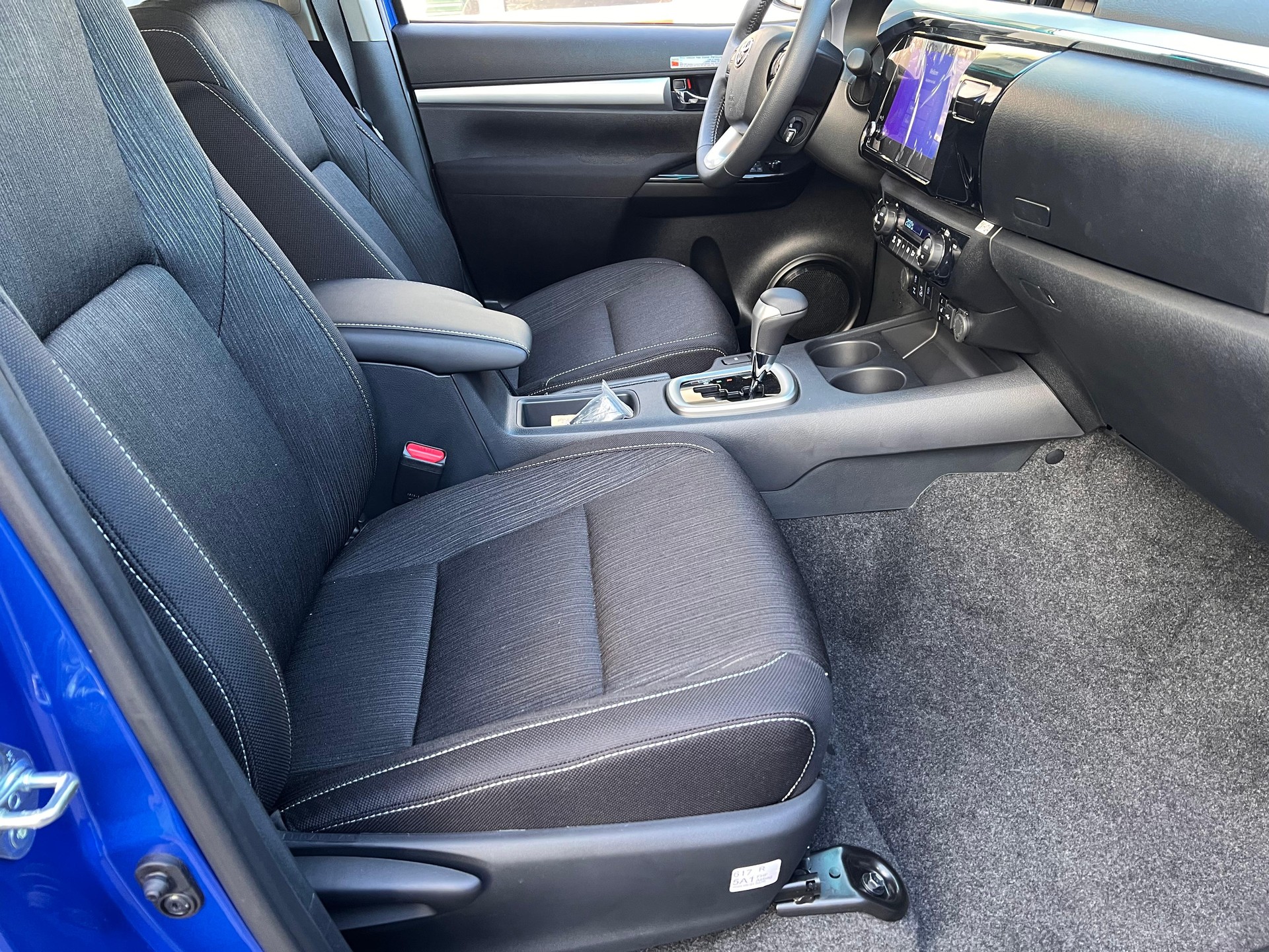TOYOTA Hilux Double Cab.-Pick-up 2.4 D-4D 150 Style-image-12