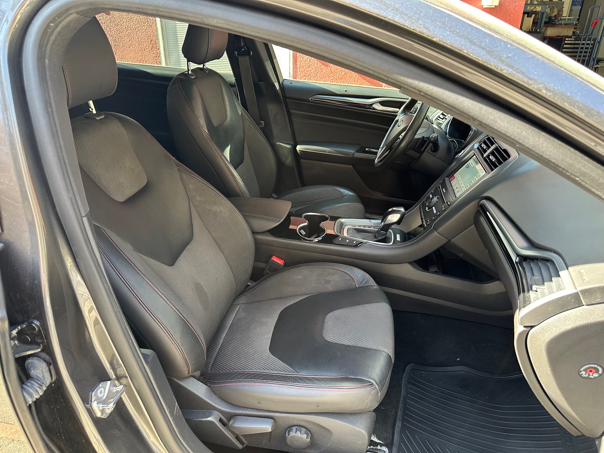 FORD Mondeo 2.0 TDCi ST-Line AWD PowerShift-image-13