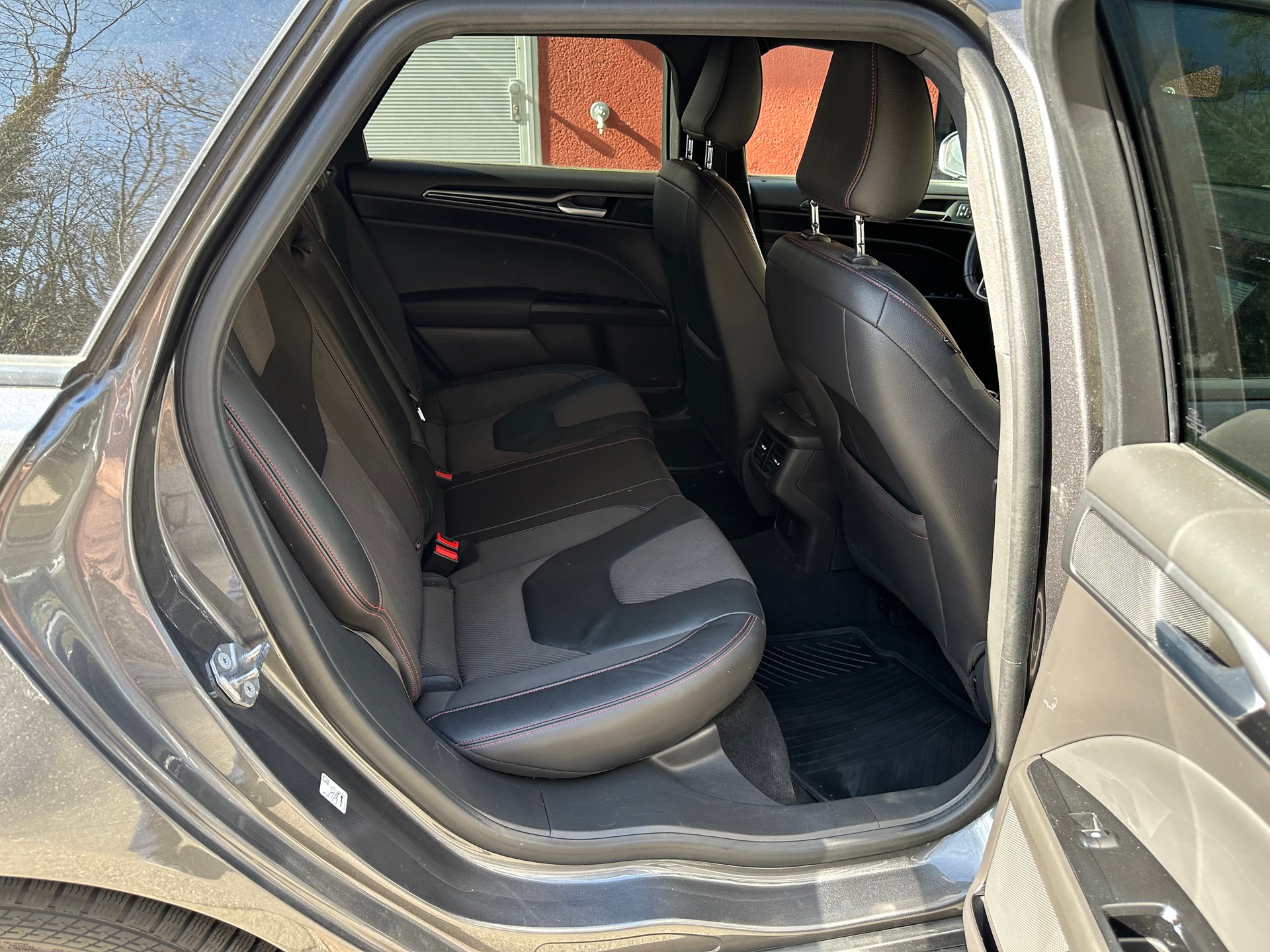 FORD Mondeo 2.0 TDCi ST-Line AWD PowerShift-image-15