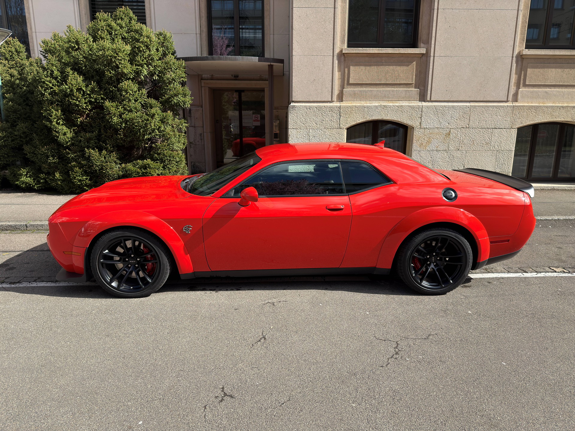 DODGE Challenger Hellcat Widebody-image-2