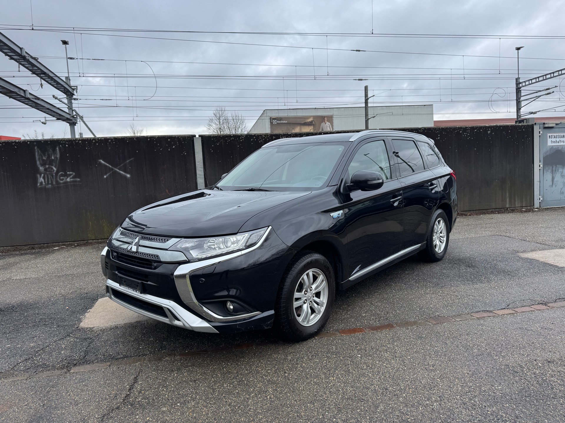 MITSUBISHI Outlander 2.4 PHEV Value 4WD Automatic