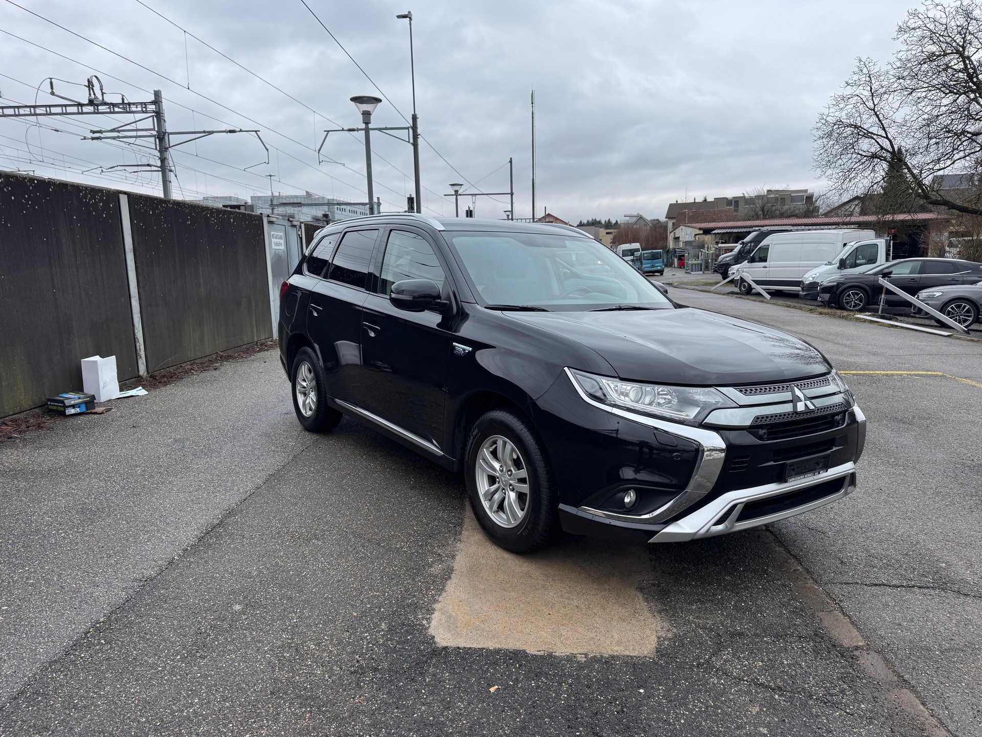 MITSUBISHI Outlander 2.4 PHEV Value 4WD Automatic-image-5