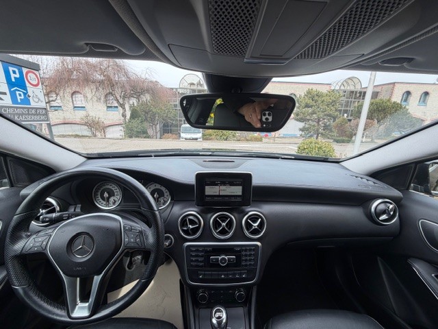 MERCEDES-BENZ A 200 Urban-image-9