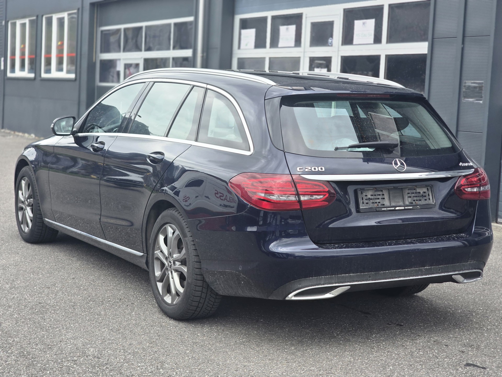 MERCEDES-BENZ C 200 Swiss Star Avantgarde 4M 9G-Tronic-image-4