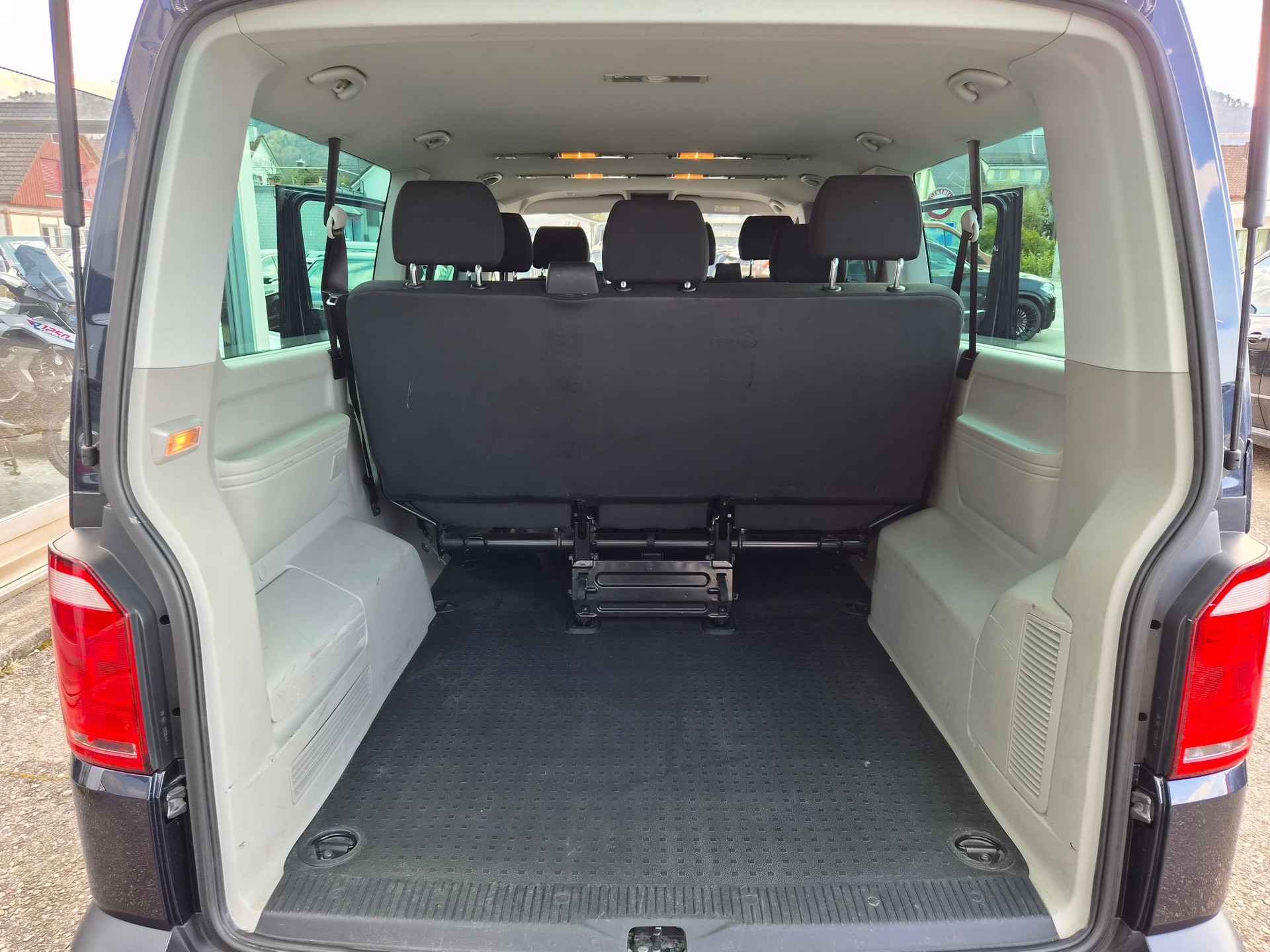 VW T6 Caravelle 2.0 TDI Trendline Liberty DSG LWB Ausführung 9 Sitzplätze-image-11