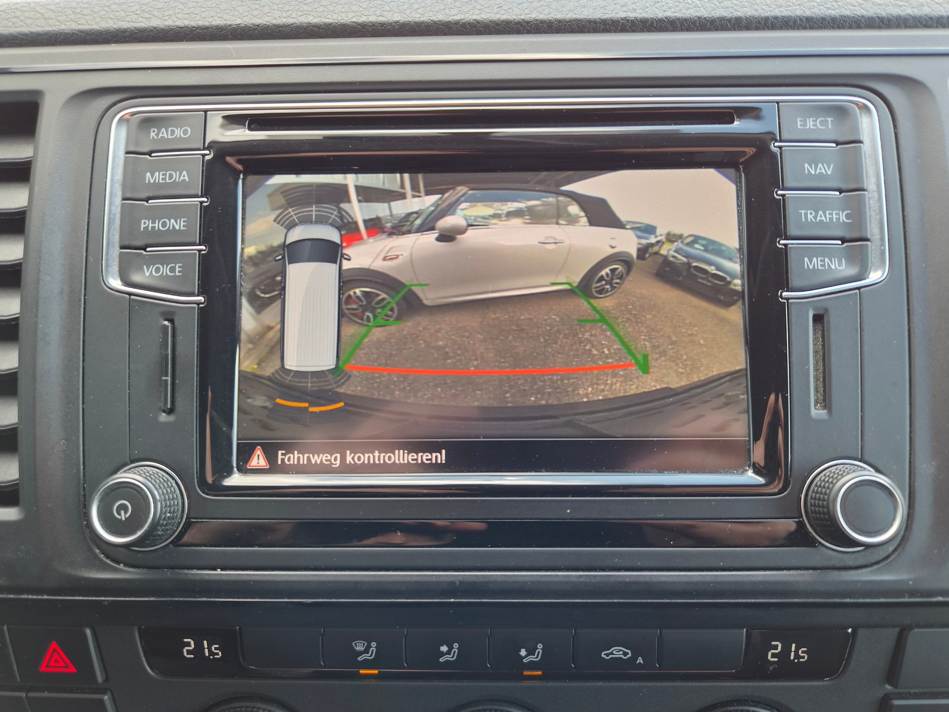 VW T6 Caravelle 2.0 TDI Trendline Liberty DSG LWB Ausführung 9 Sitzplätze-image-17