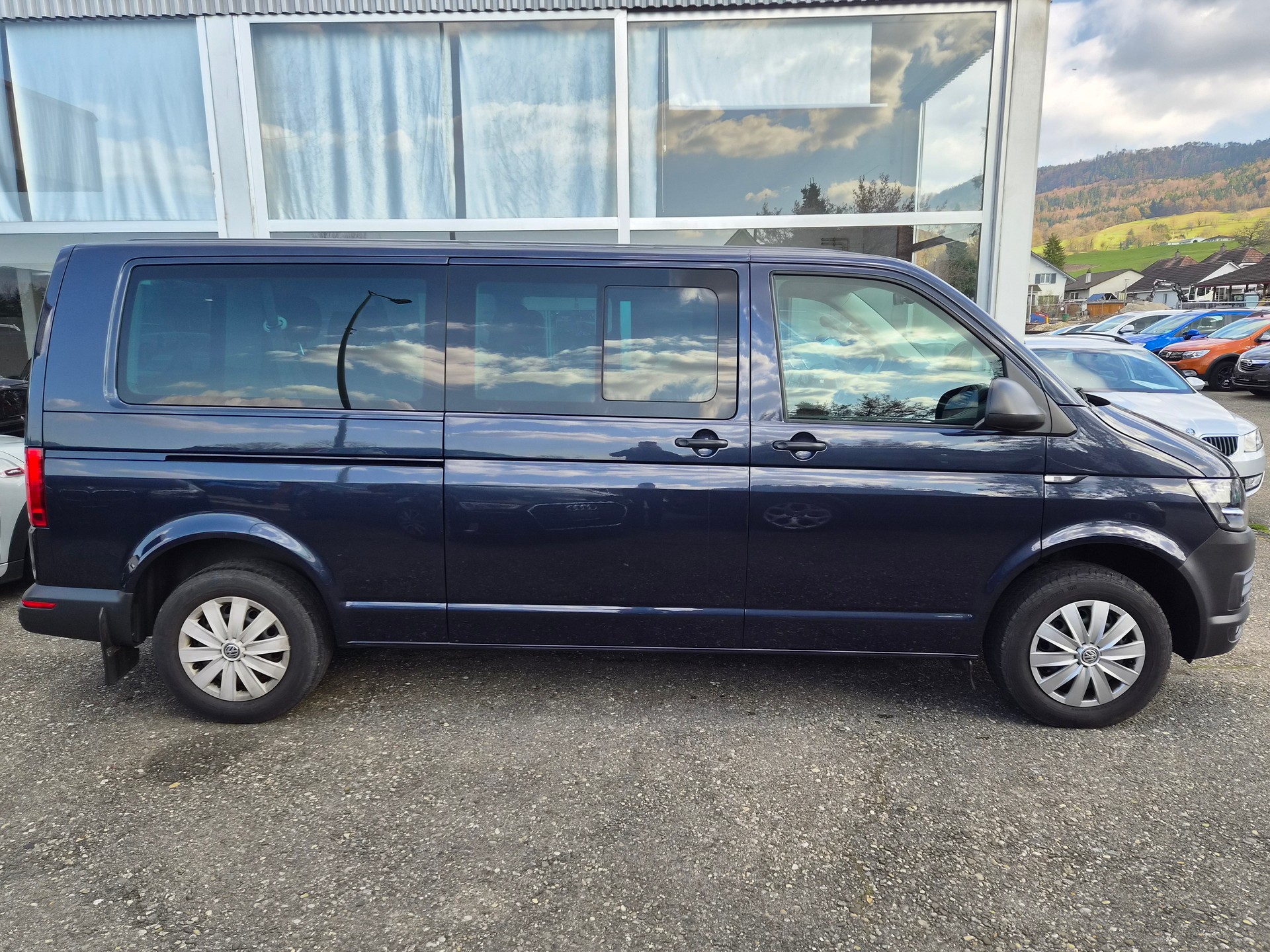 VW T6 Caravelle 2.0 TDI Trendline Liberty DSG LWB Ausführung 9 Sitzplätze-image-6