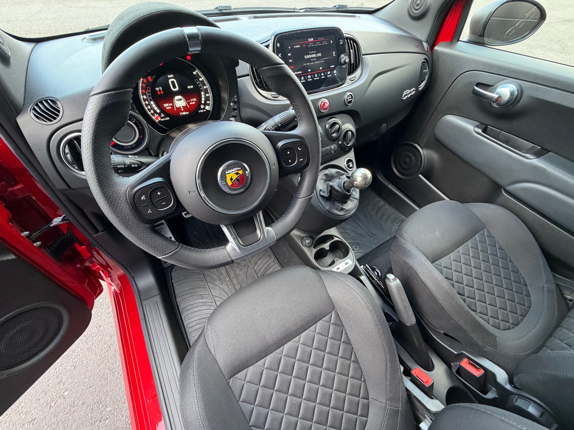 FIAT 595 1.4 16V Turbo Abarth 595 Grand Prix Edition-image-14