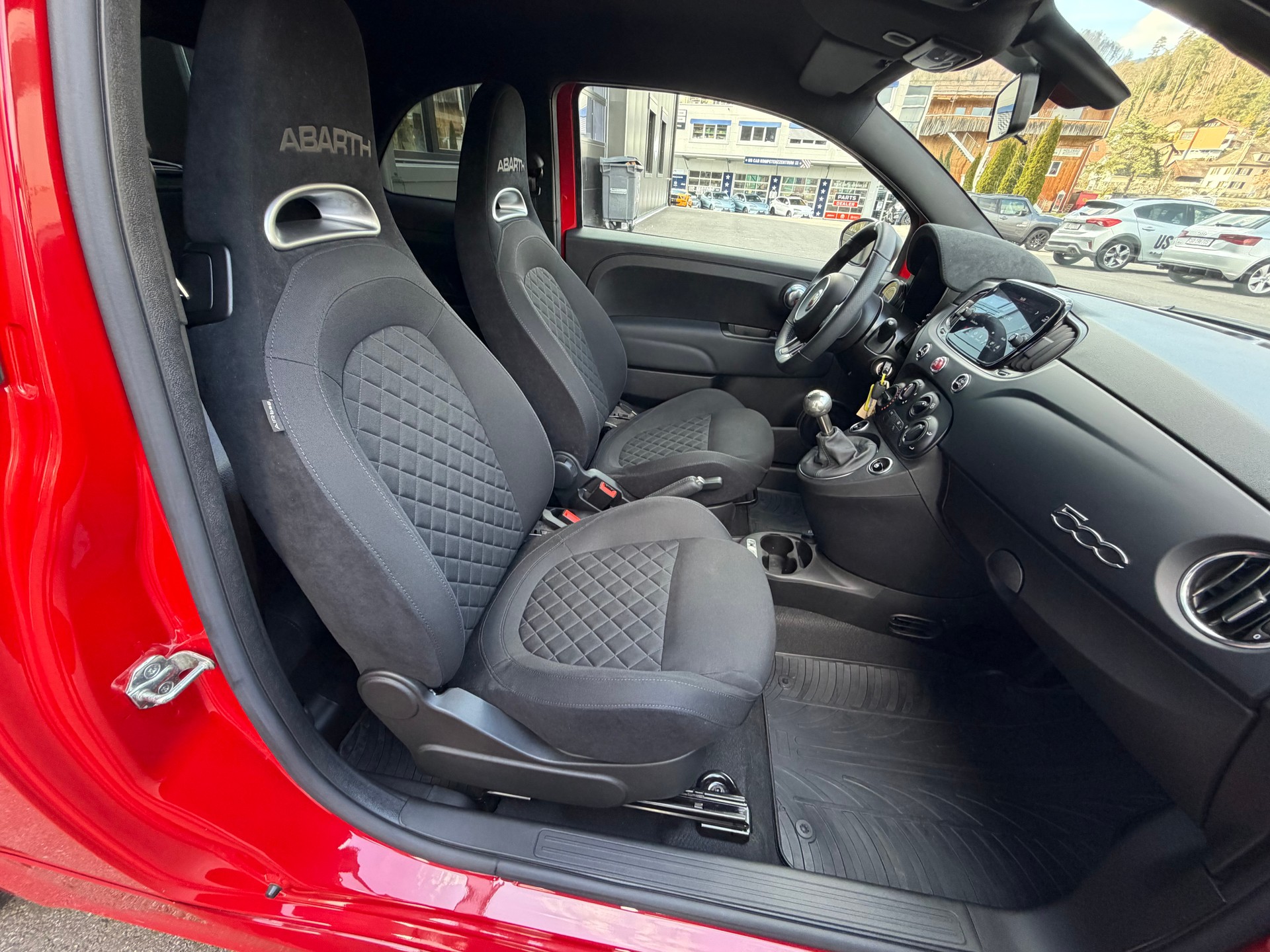 FIAT 595 1.4 16V Turbo Abarth 595 Grand Prix Edition-image-13