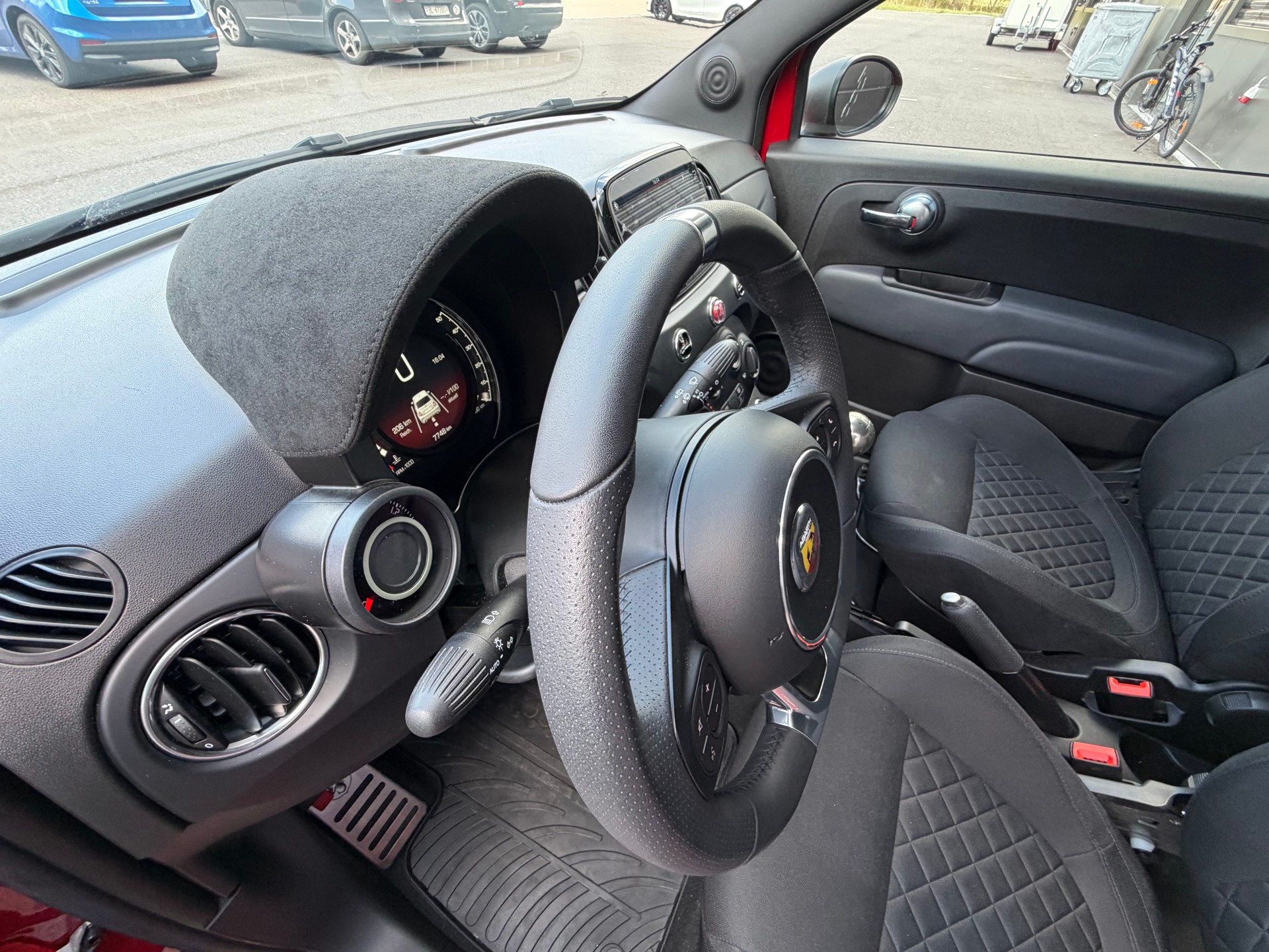 FIAT 595 1.4 16V Turbo Abarth 595 Grand Prix Edition-image-10