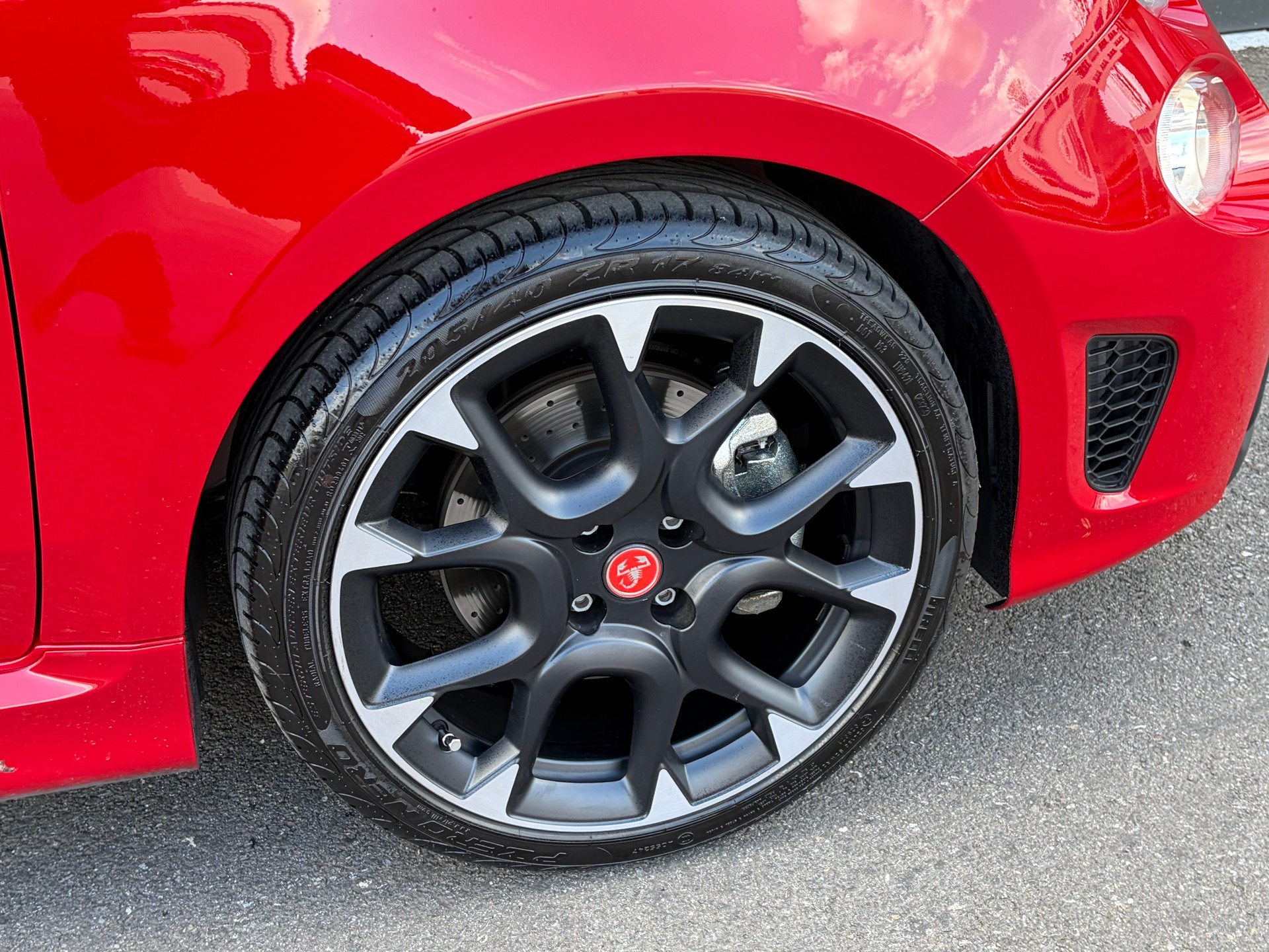 FIAT 595 1.4 16V Turbo Abarth 595 Grand Prix Edition-image-9