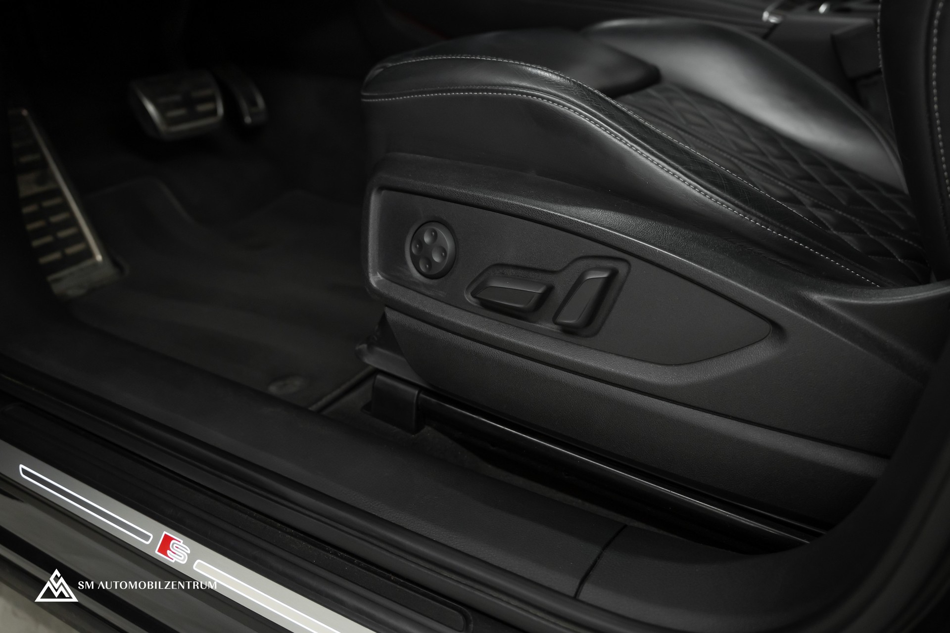 AUDI SQ5 3.0 V6 TFSI quattro T-Tronic / Panorama / Head-Up / Bang & Olufsen / Rautensteppung / Matrix LED-image-24