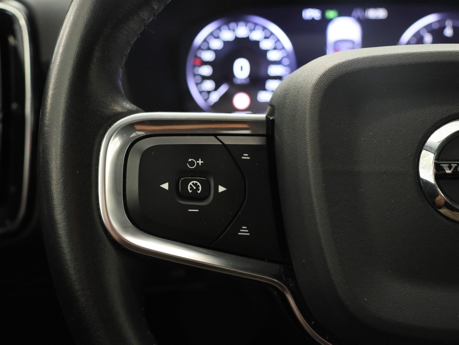 VOLVO XC40 T4 AWD Inscription Geartronic *Panorama*Harman/Kardon*360°*-image-18