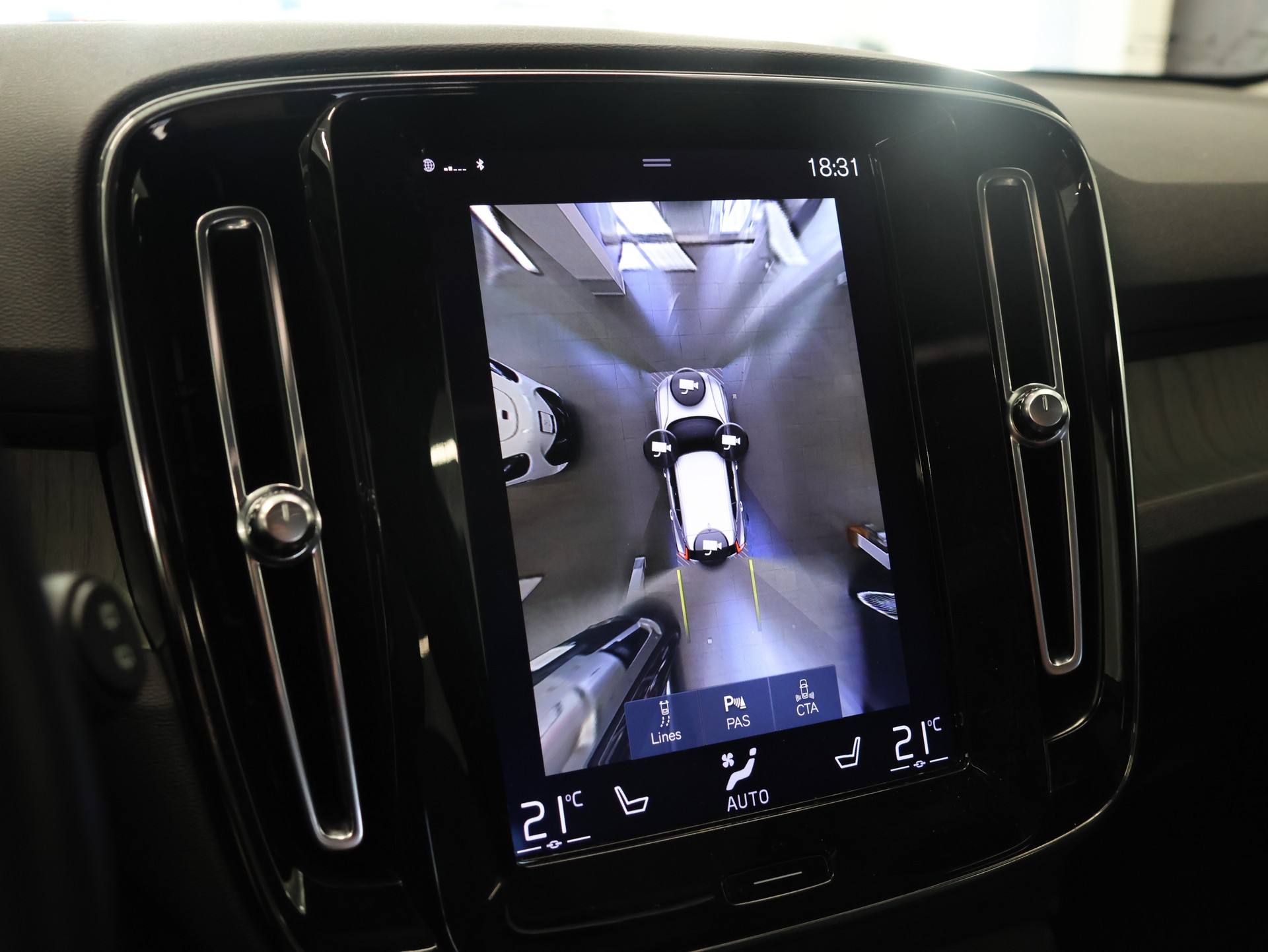VOLVO XC40 T4 AWD Inscription Geartronic *Panorama*Harman/Kardon*360°*-image-24