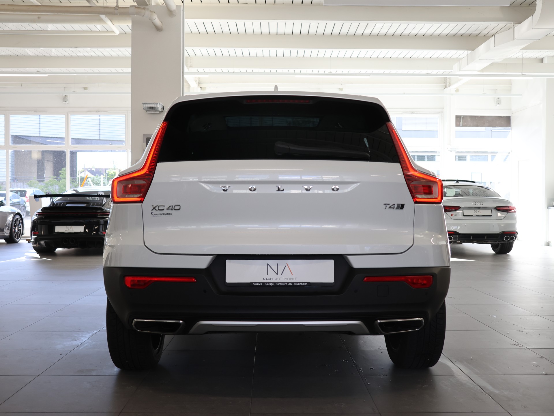VOLVO XC40 T4 AWD Inscription Geartronic *Panorama*Harman/Kardon*360°*-image-4