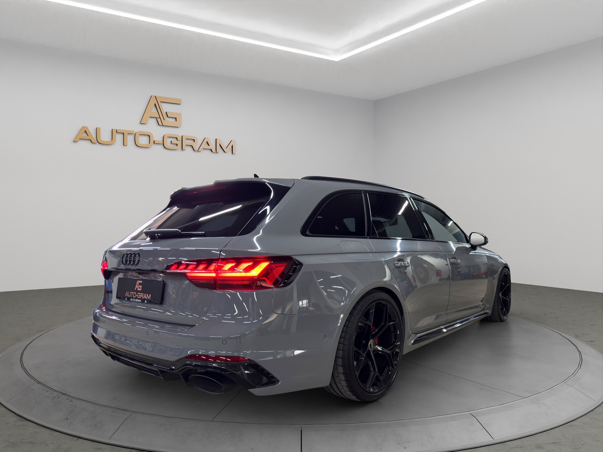 AUDI RS4 Avant quattro Competition plus tiptronic-image-4
