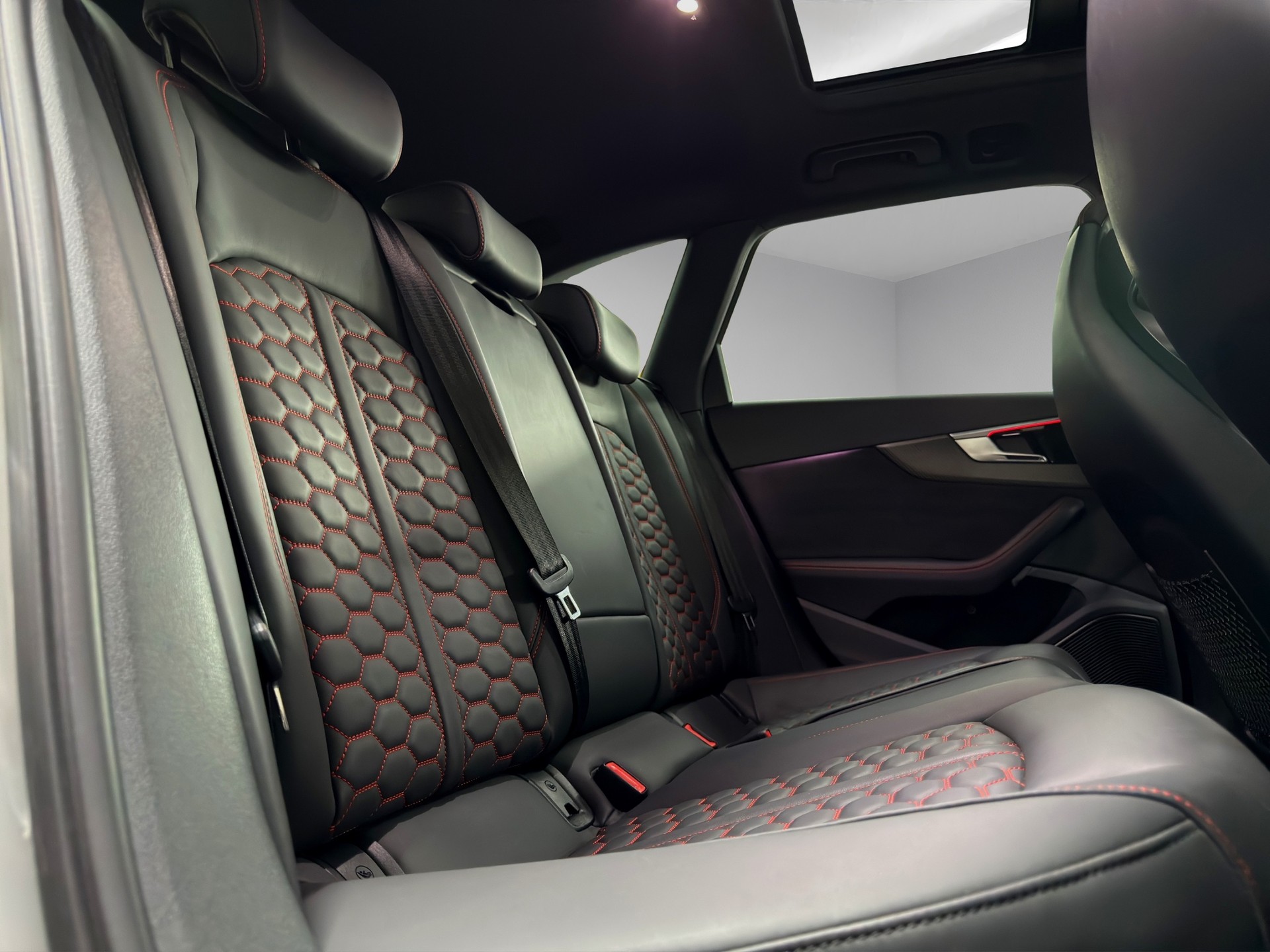 AUDI RS4 Avant quattro Competition plus tiptronic-image-15