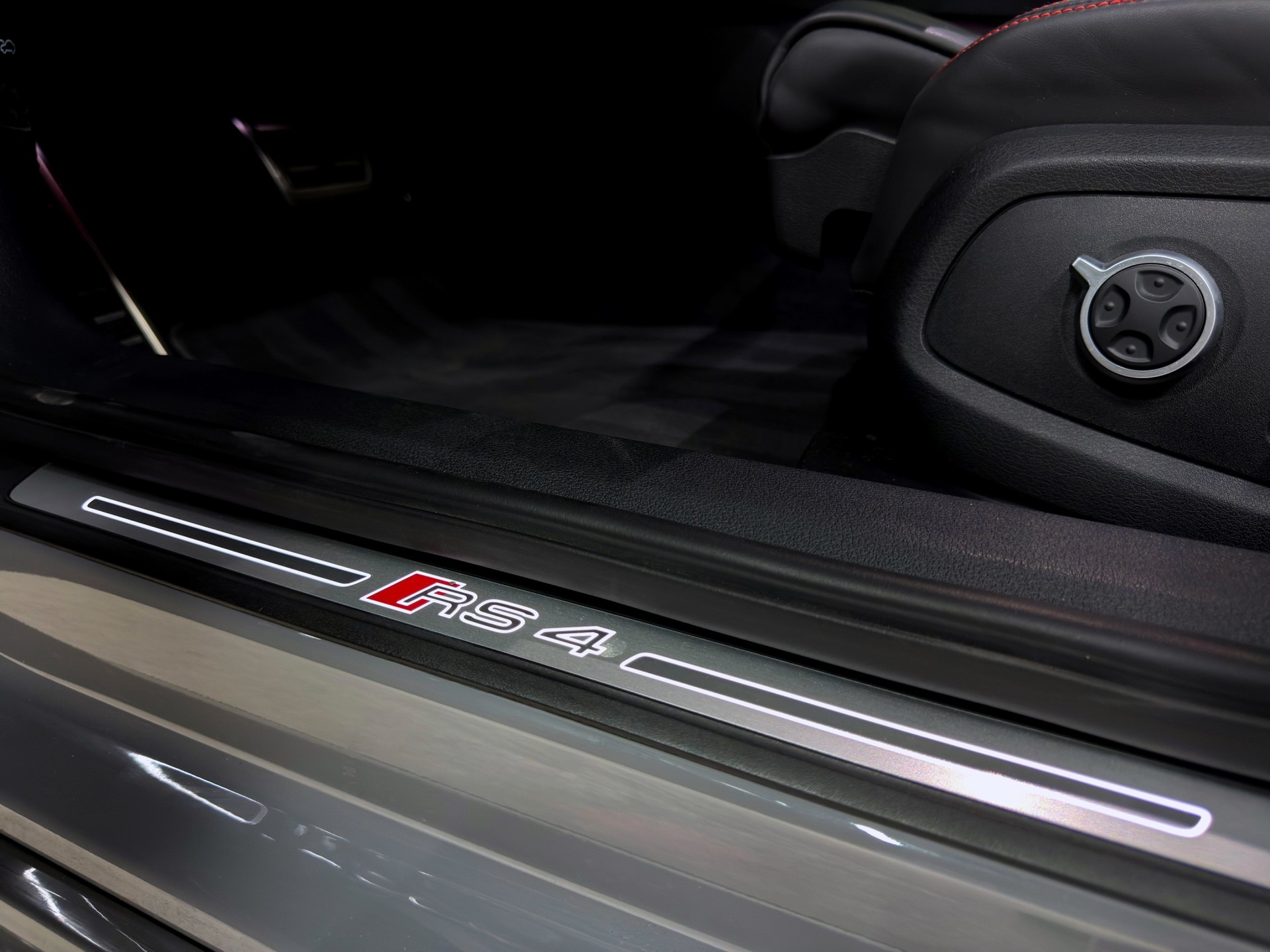AUDI RS4 Avant quattro Competition plus tiptronic-image-23