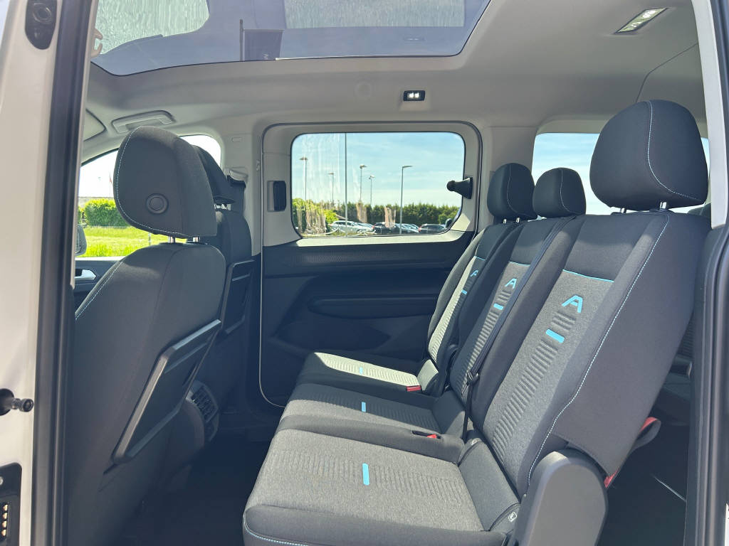 FORD TOURNEO CONNECT Grand 1.5 EcoBoost 150 Active PHEV-image-15