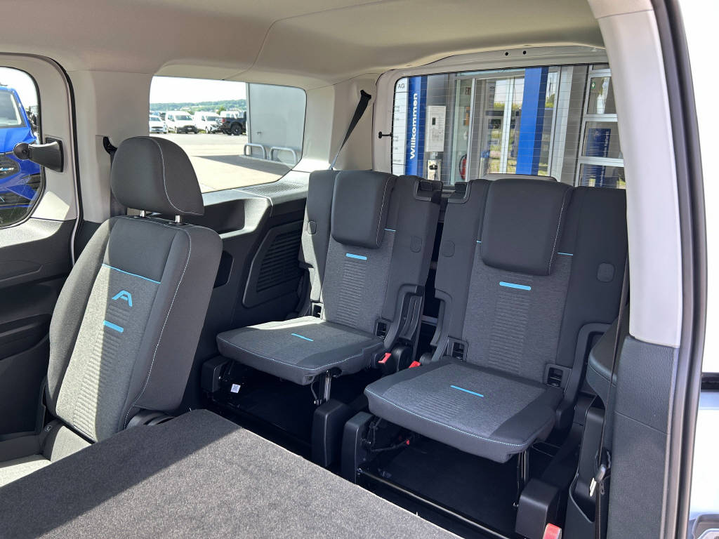 FORD TOURNEO CONNECT Grand 1.5 EcoBoost 150 Active PHEV-image-16