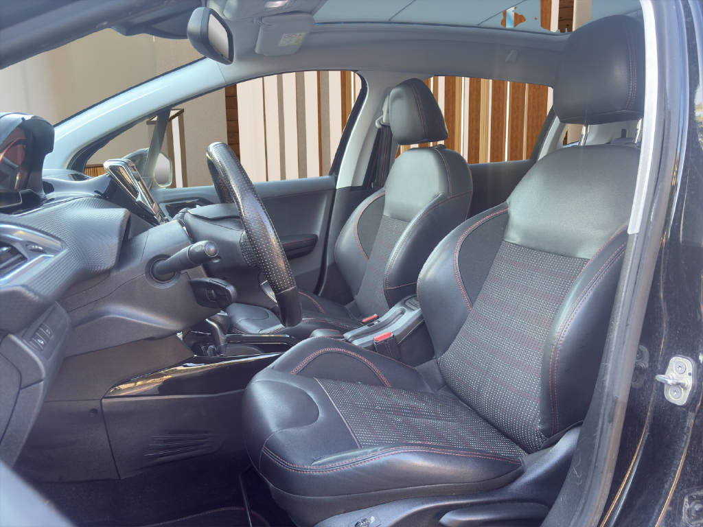 PEUGEOT 2008 1.2 PureTech 110 GT Line S/S-image-8