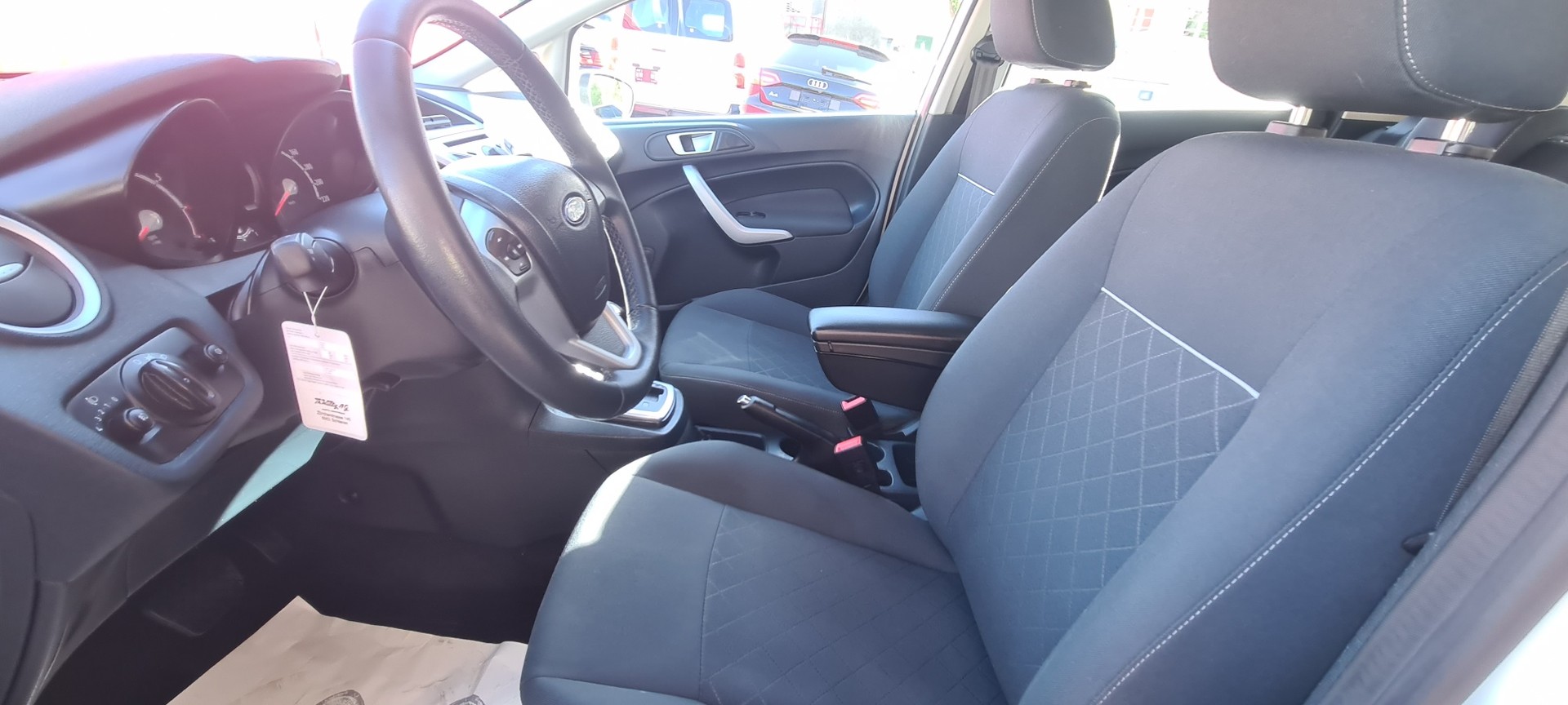 FORD Fiesta 1.4 16V Titanium Automatic-image-11