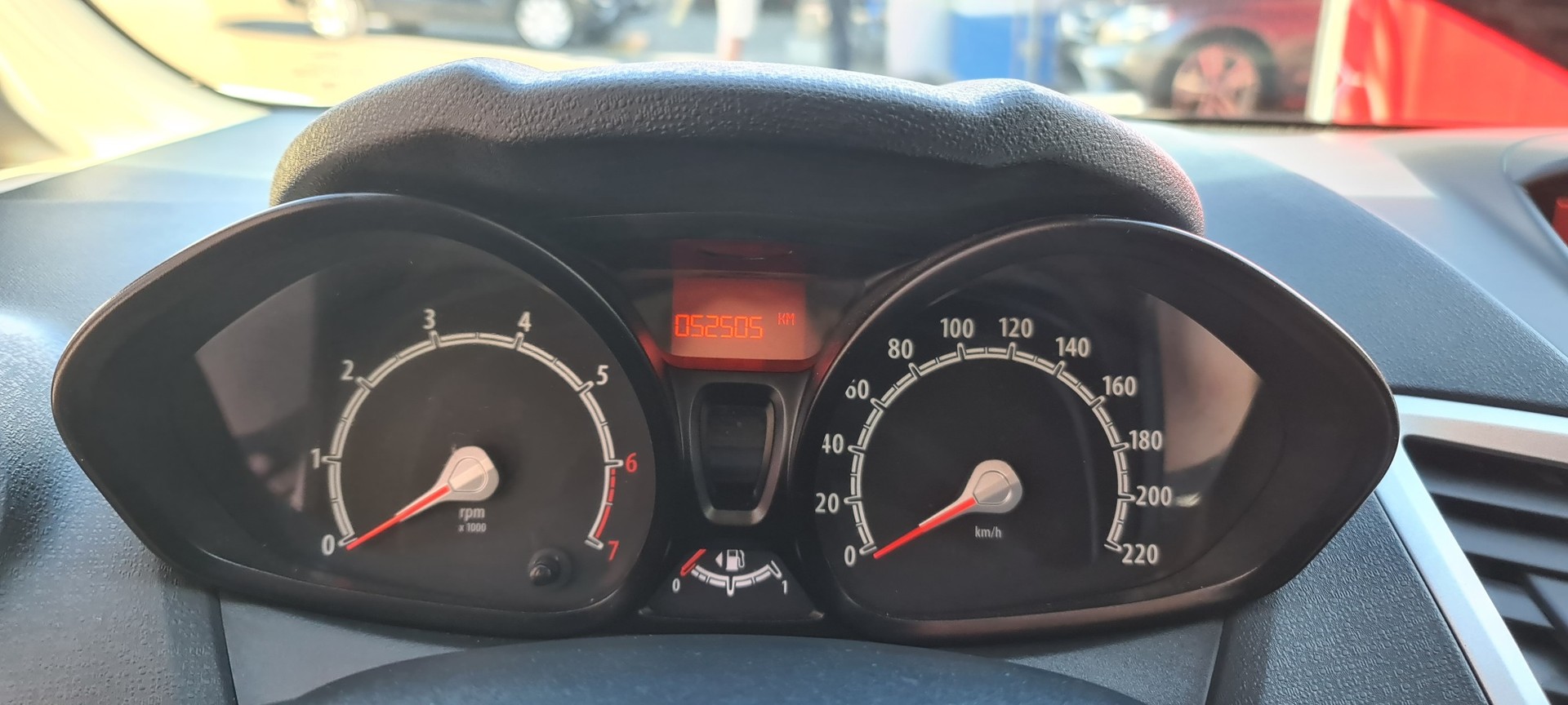 FORD Fiesta 1.4 16V Titanium Automatic-image-12
