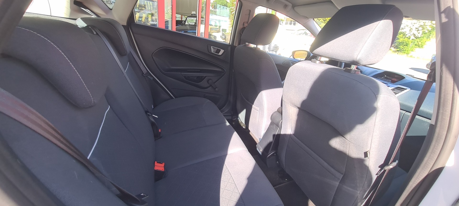 FORD Fiesta 1.4 16V Titanium Automatic-image-10