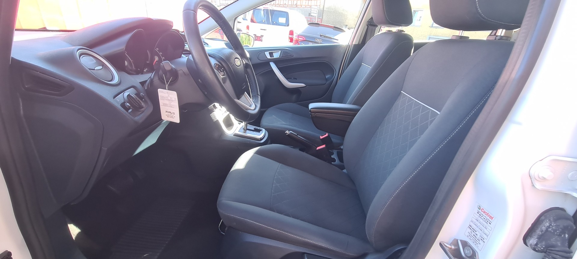 FORD Fiesta 1.4 16V Titanium Automatic-image-23