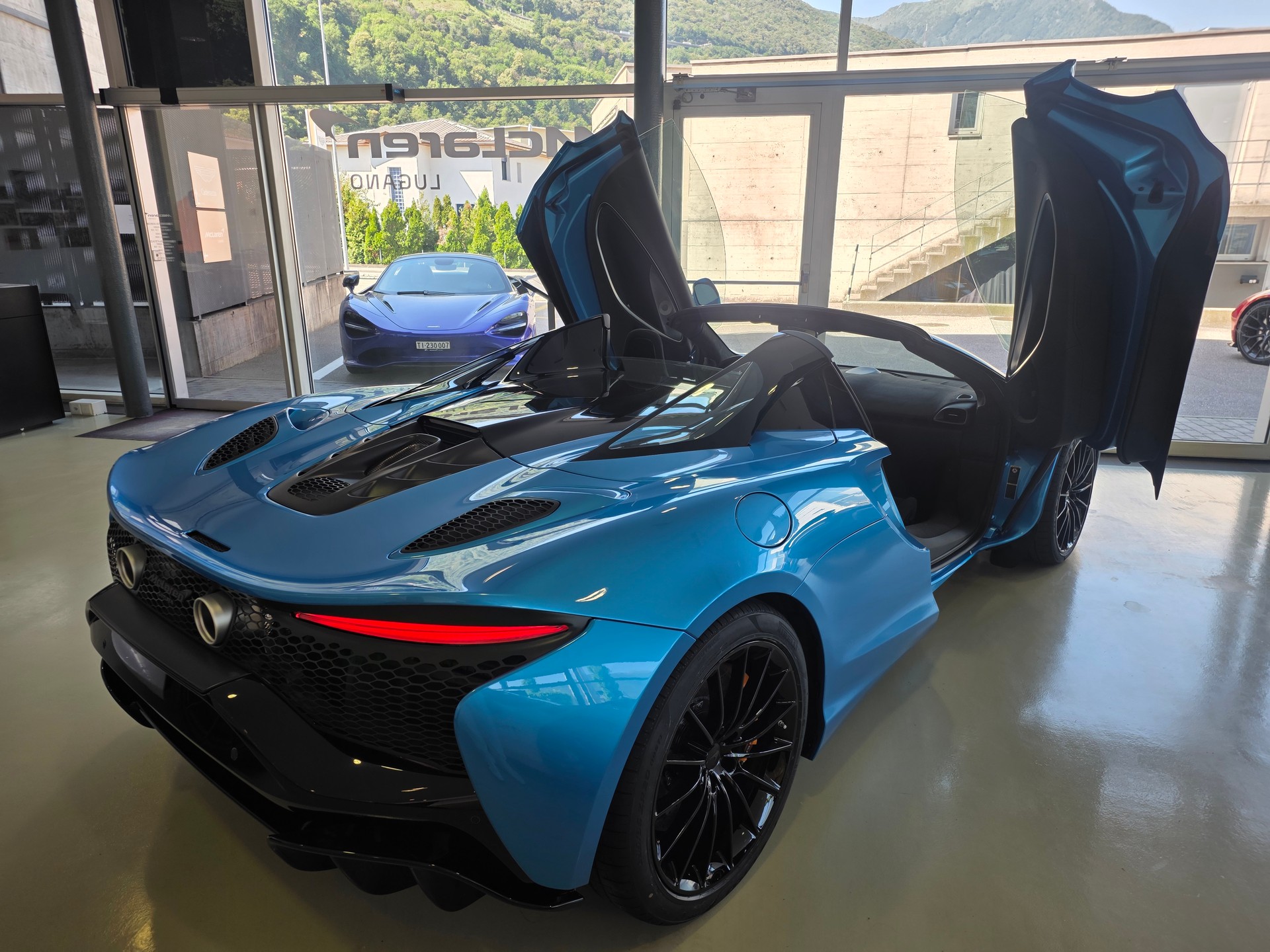 McLAREN ARTURA 3.0 V6 Spider MSO Ludus Blue-image-4