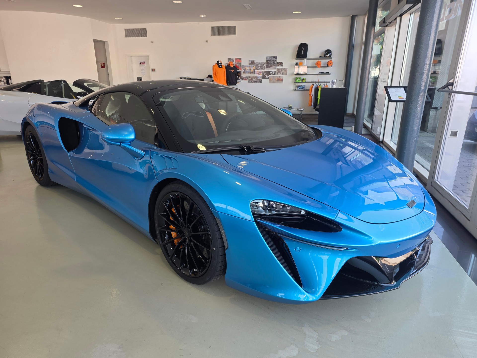 McLAREN ARTURA 3.0 V6 Spider MSO Ludus Blue-image-5