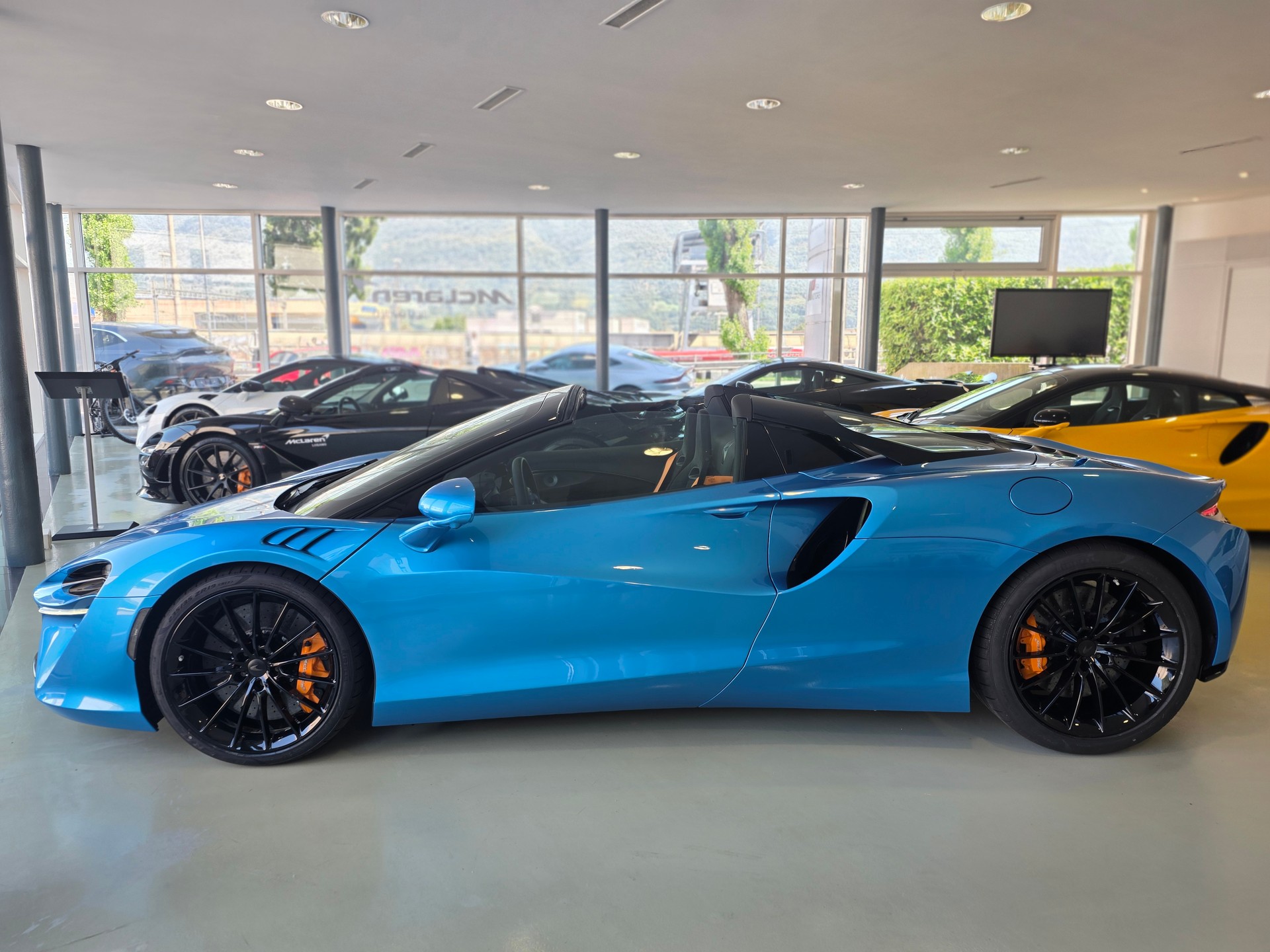 McLAREN ARTURA 3.0 V6 Spider MSO Ludus Blue-image-1