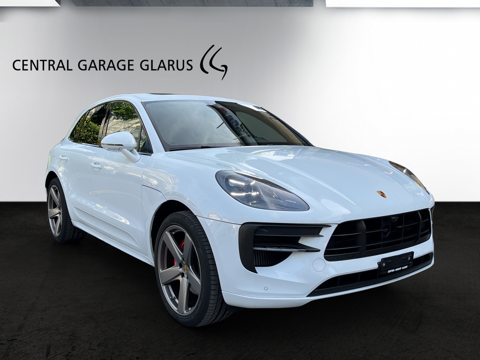 PORSCHE Macan GTS PDK-showroom-element-1