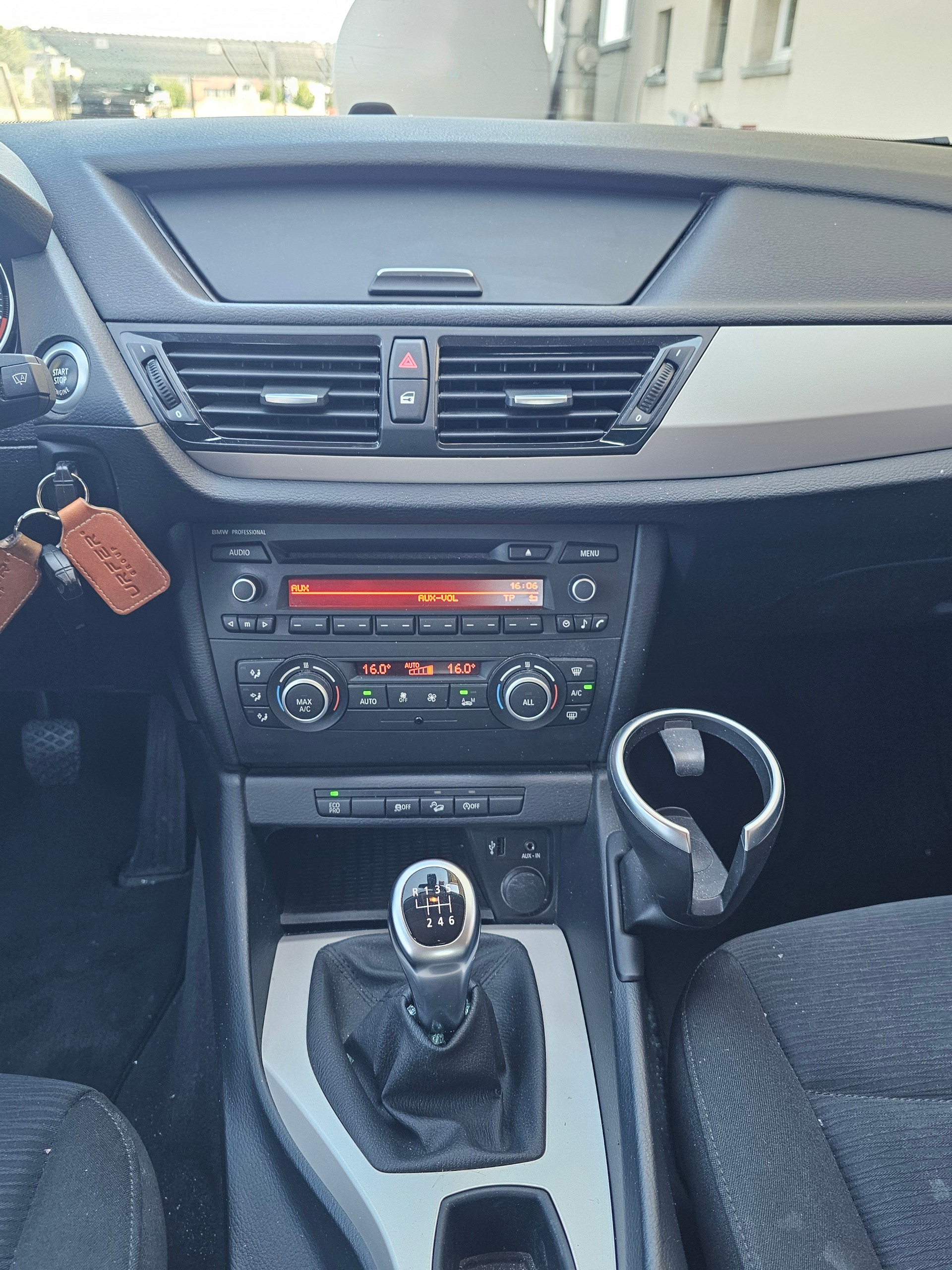 BMW X1 xDrive 18d-image-14