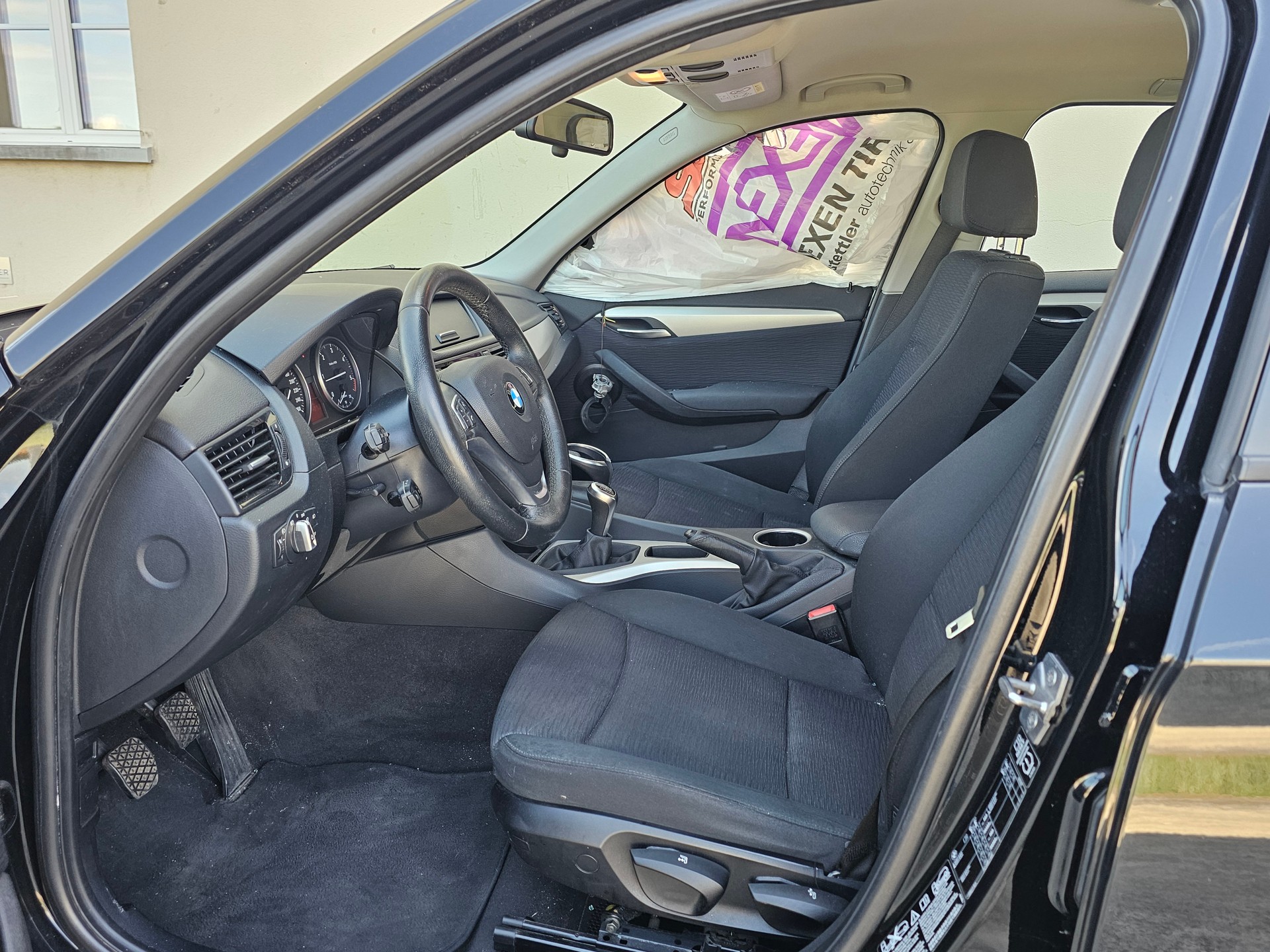 BMW X1 xDrive 18d-image-9