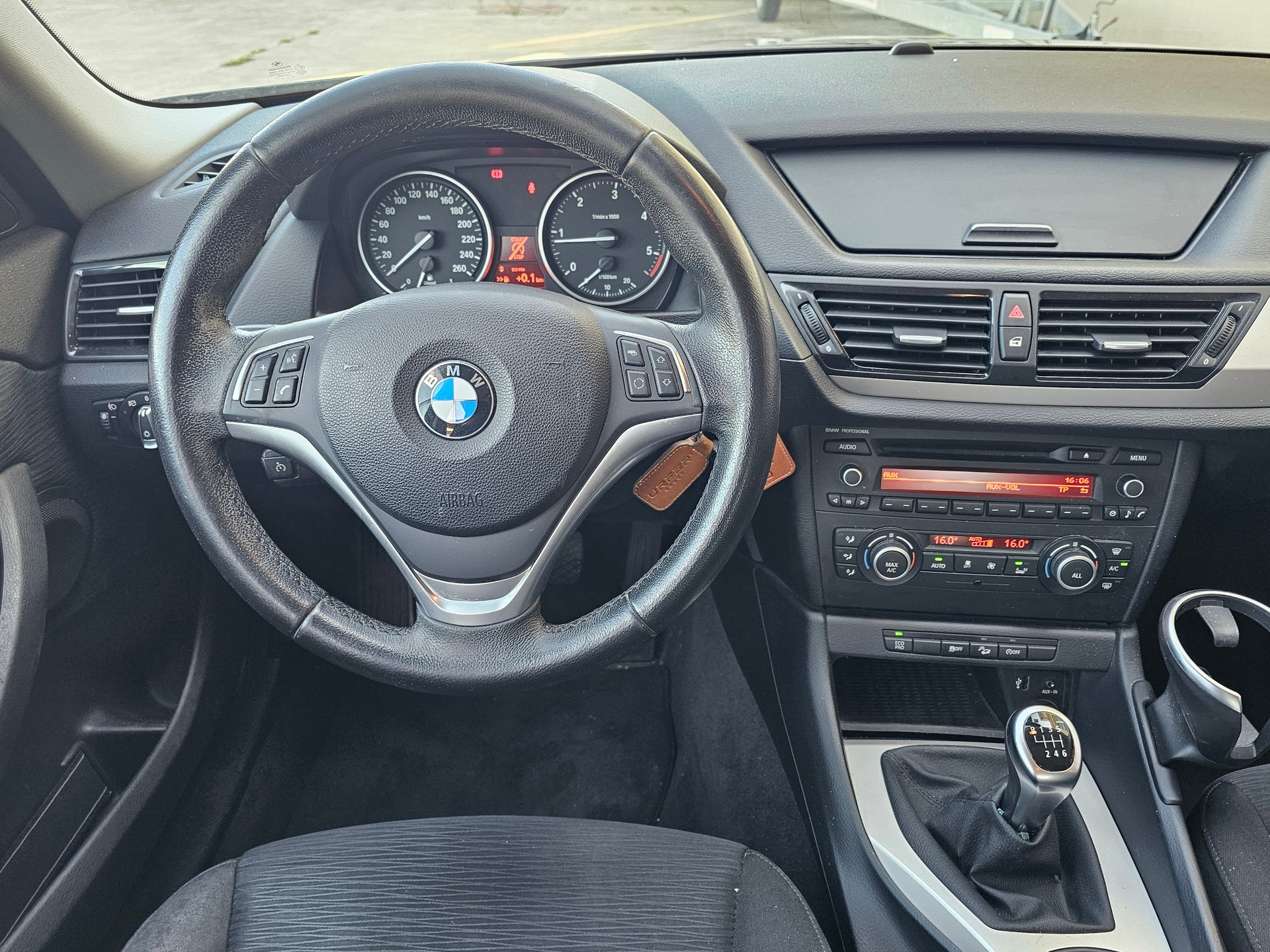 BMW X1 xDrive 18d-image-13