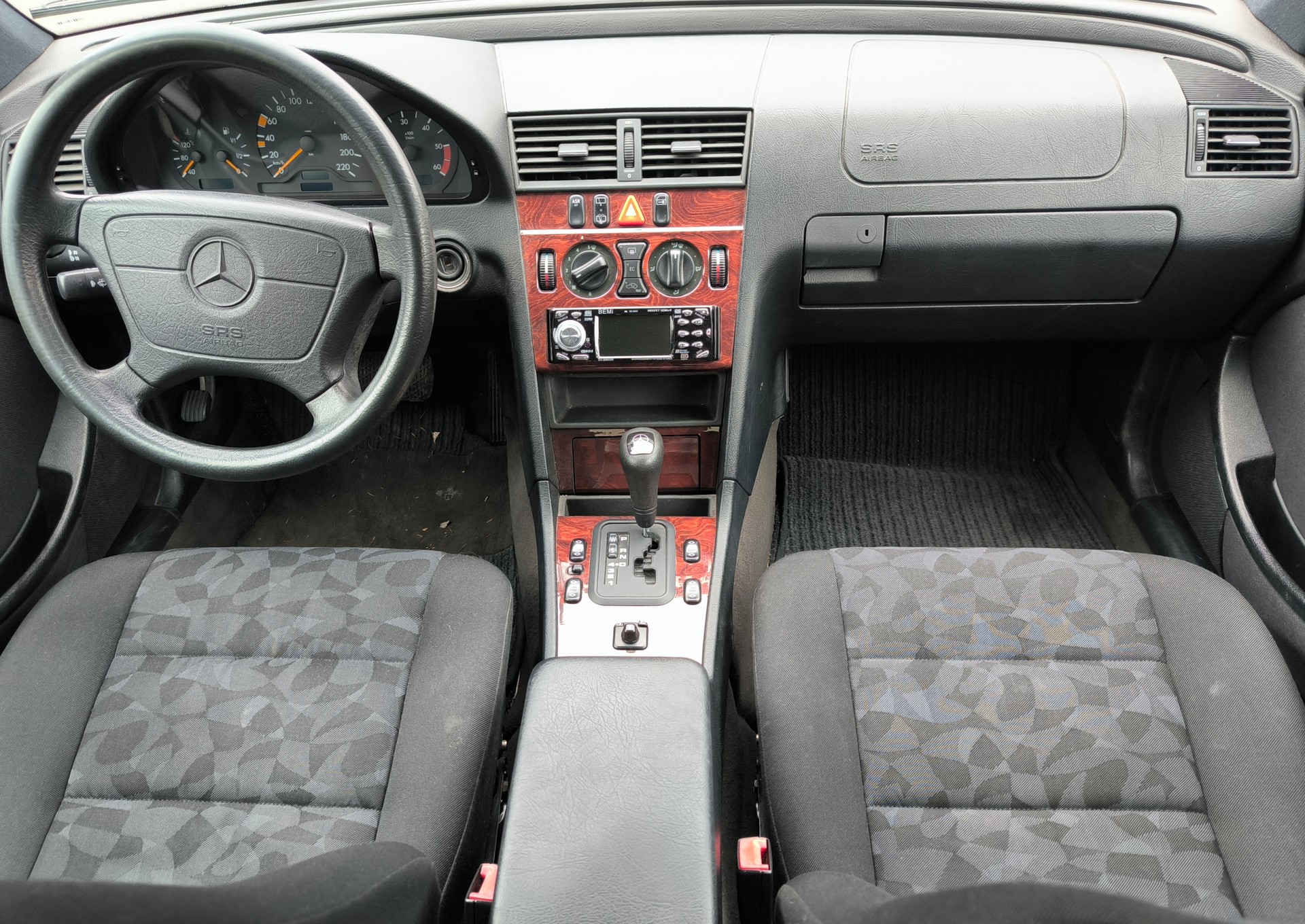 MERCEDES-BENZ C 250 TD Elégance-image-5
