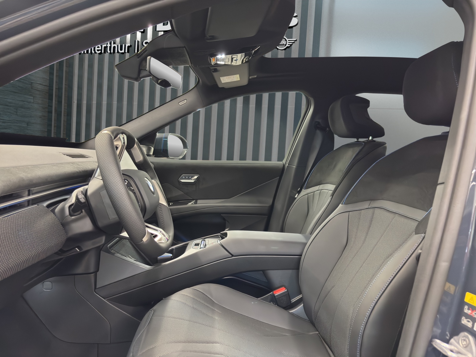BMW iX3 50 xDrive-image-21