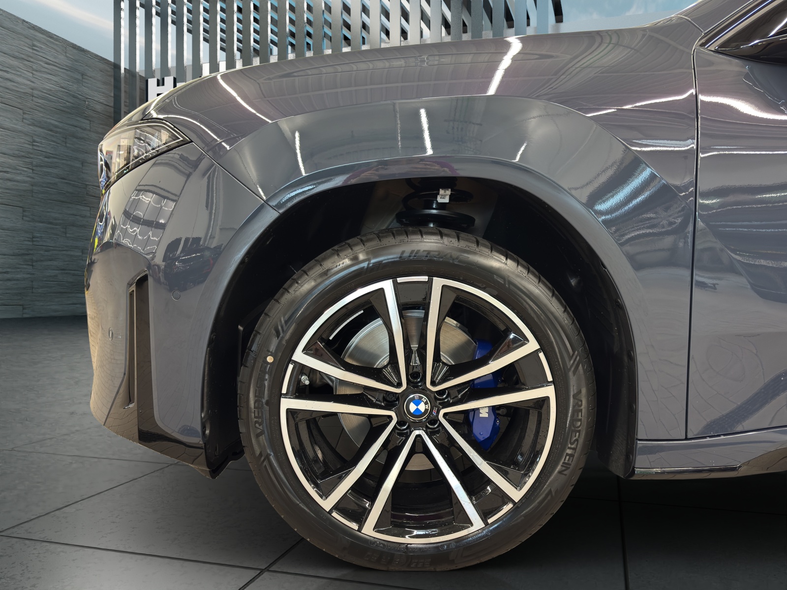 BMW iX3 50 xDrive-image-8
