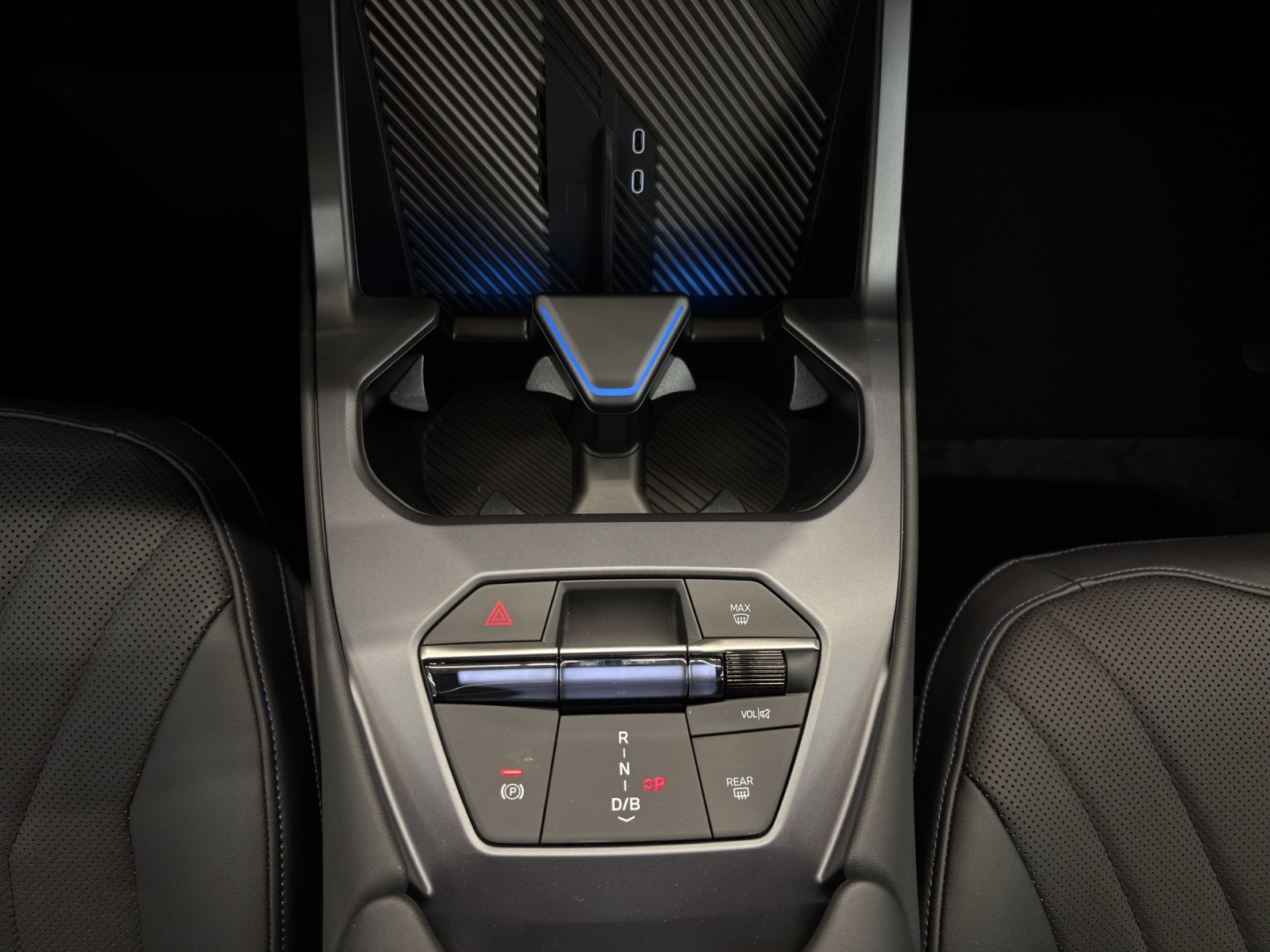 BMW iX3 50 xDrive-image-16