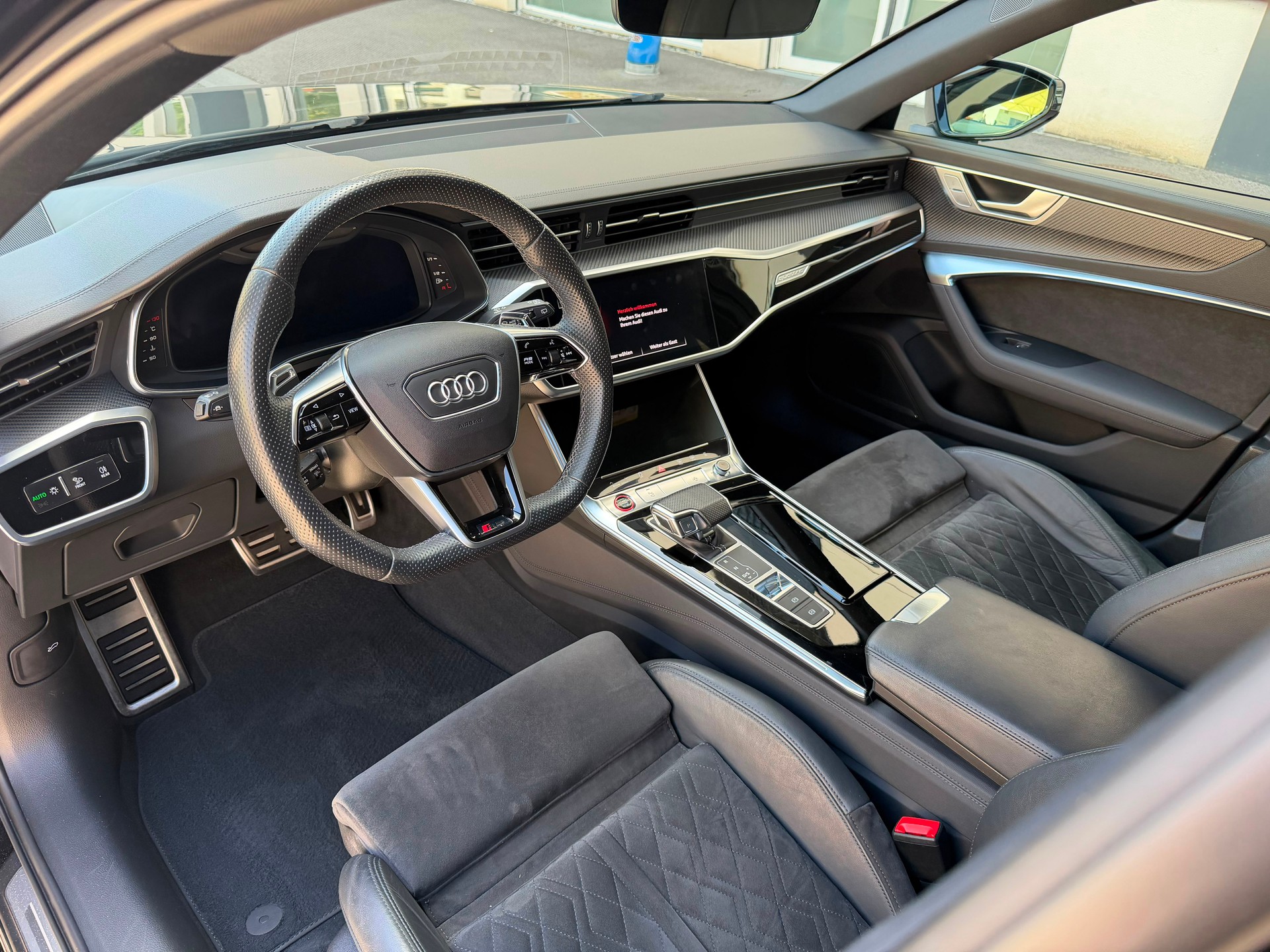 AUDI RS6 Avant 4.0 TFSI V8 quattro-image-8