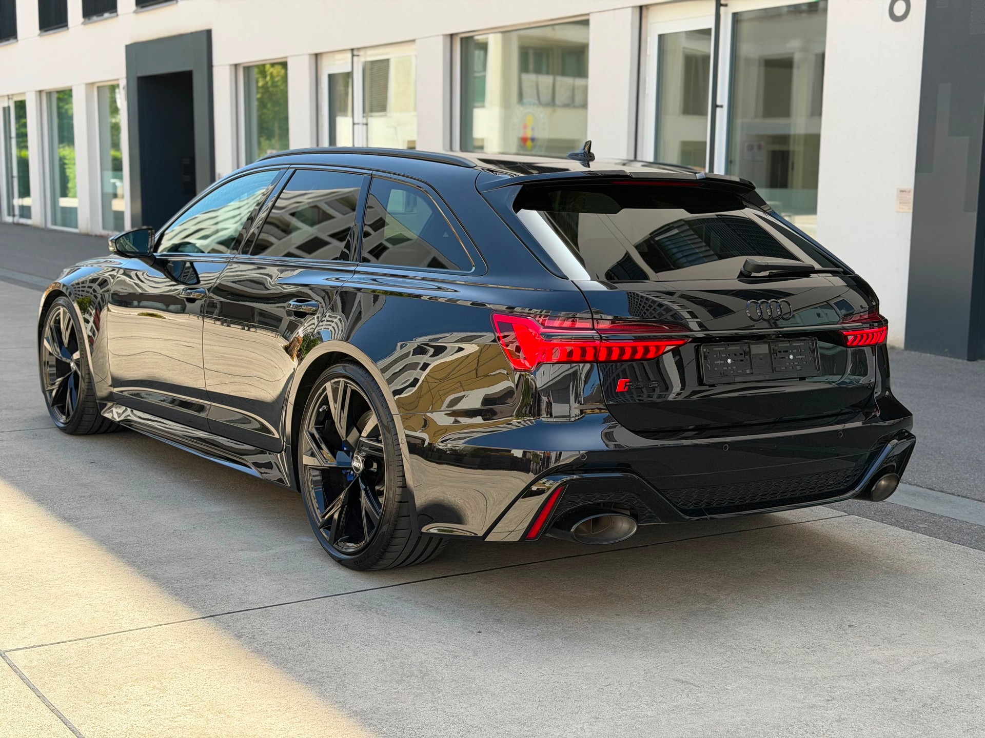 AUDI RS6 Avant 4.0 TFSI V8 quattro-image-5