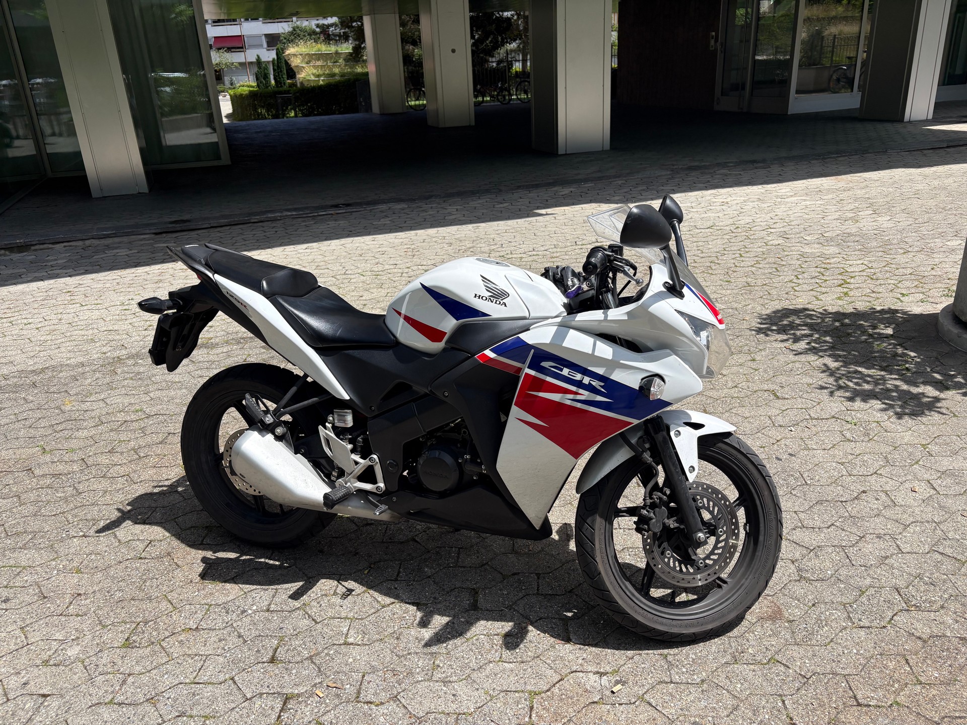 HONDA CBR 125 R-image-1