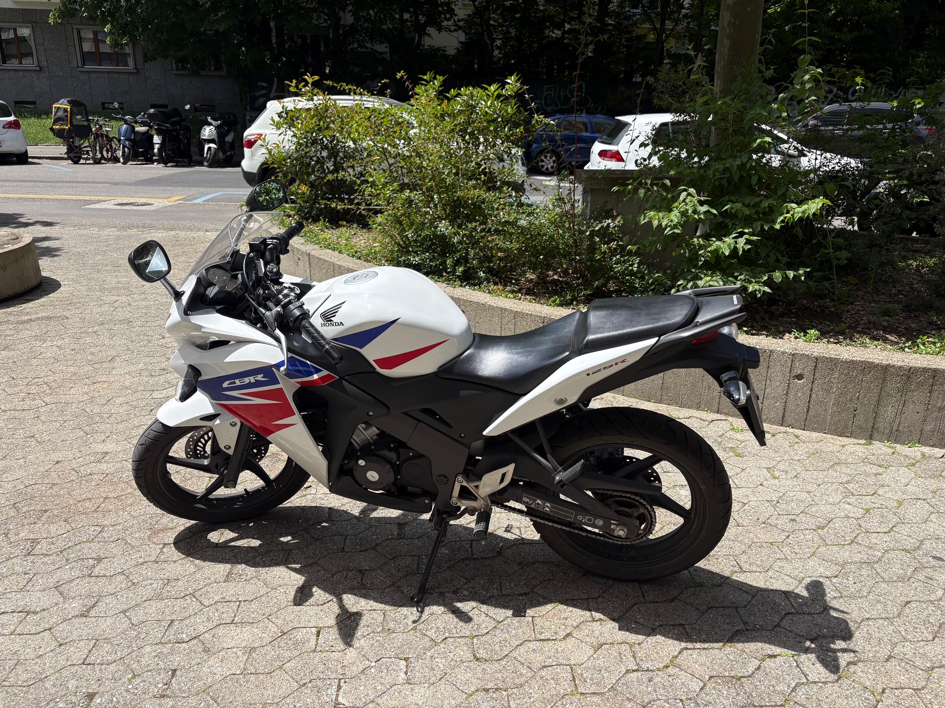HONDA CBR 125 R-image-2