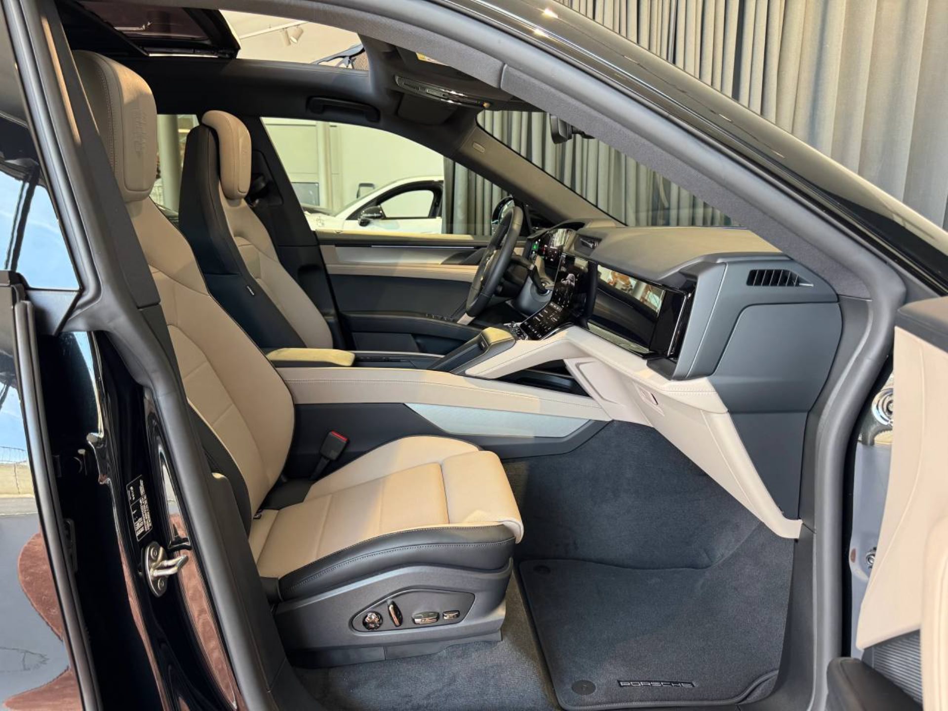 PORSCHE Cayenne Electric-image-20