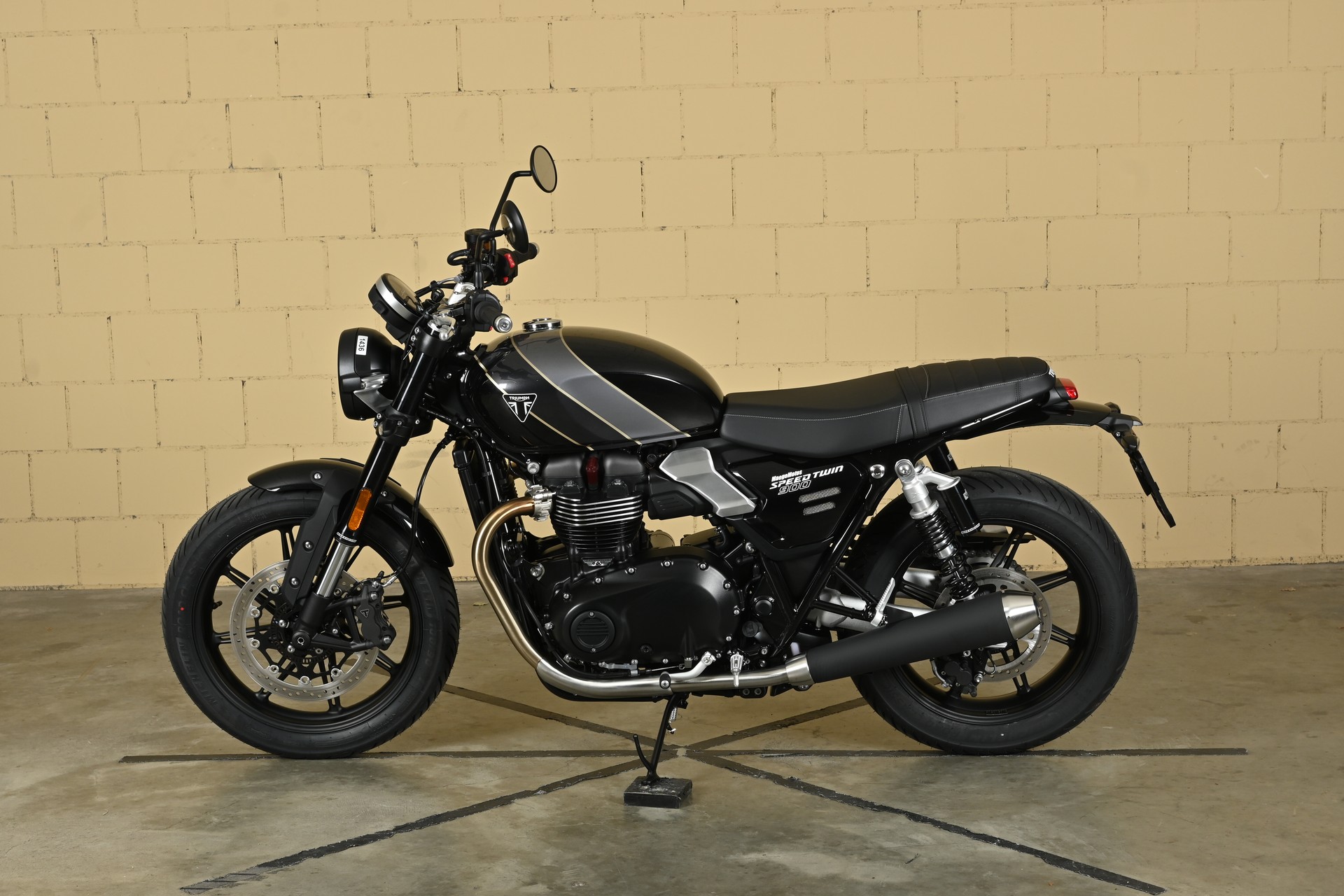 TRIUMPH Speed Twin 900-image-2