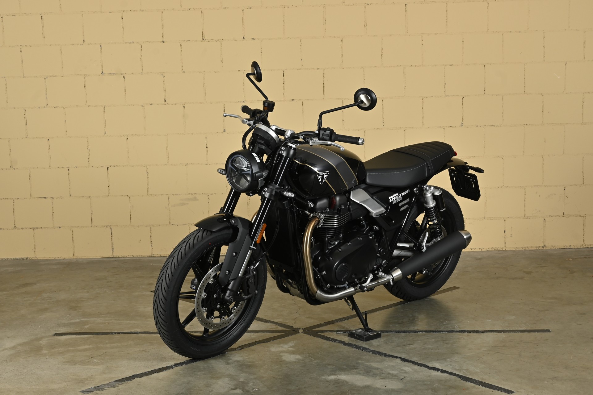 TRIUMPH Speed Twin 900-image-3
