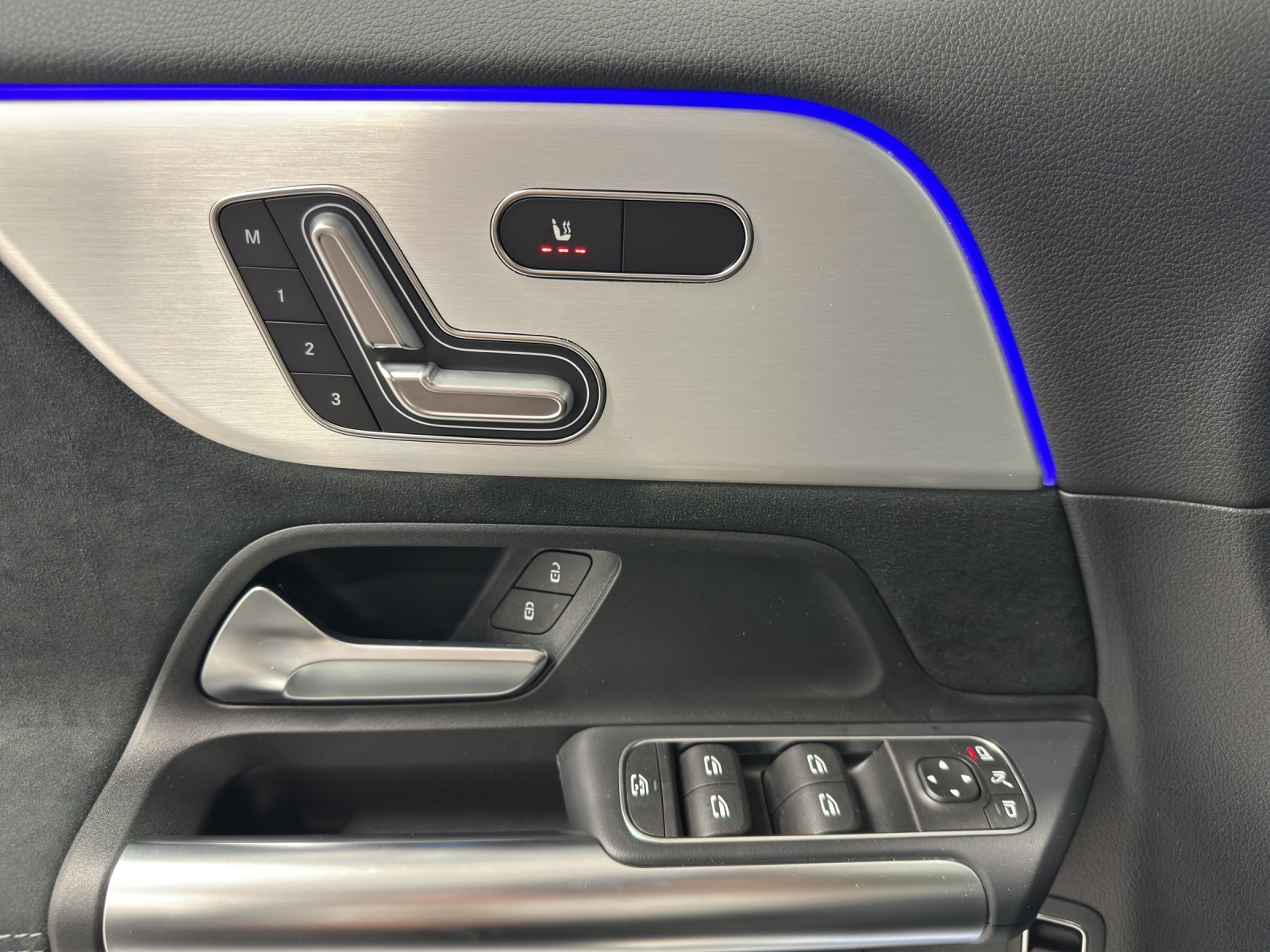 MERCEDES-BENZ GLA 250 4Matic 8G-DCT Swiss Star-image-12